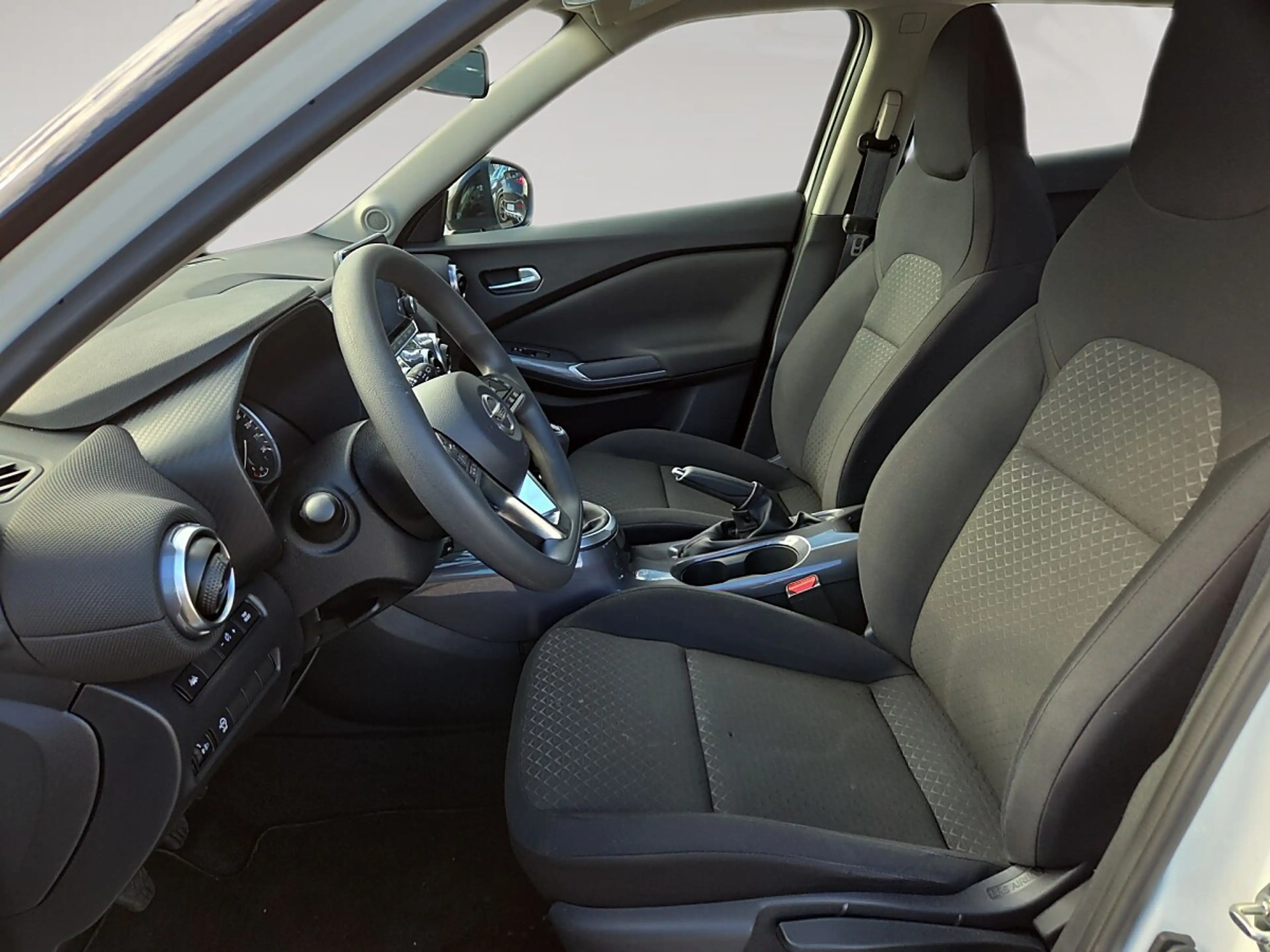 Nissan Juke 1,0 DIG-T N-Connecta — photo 12