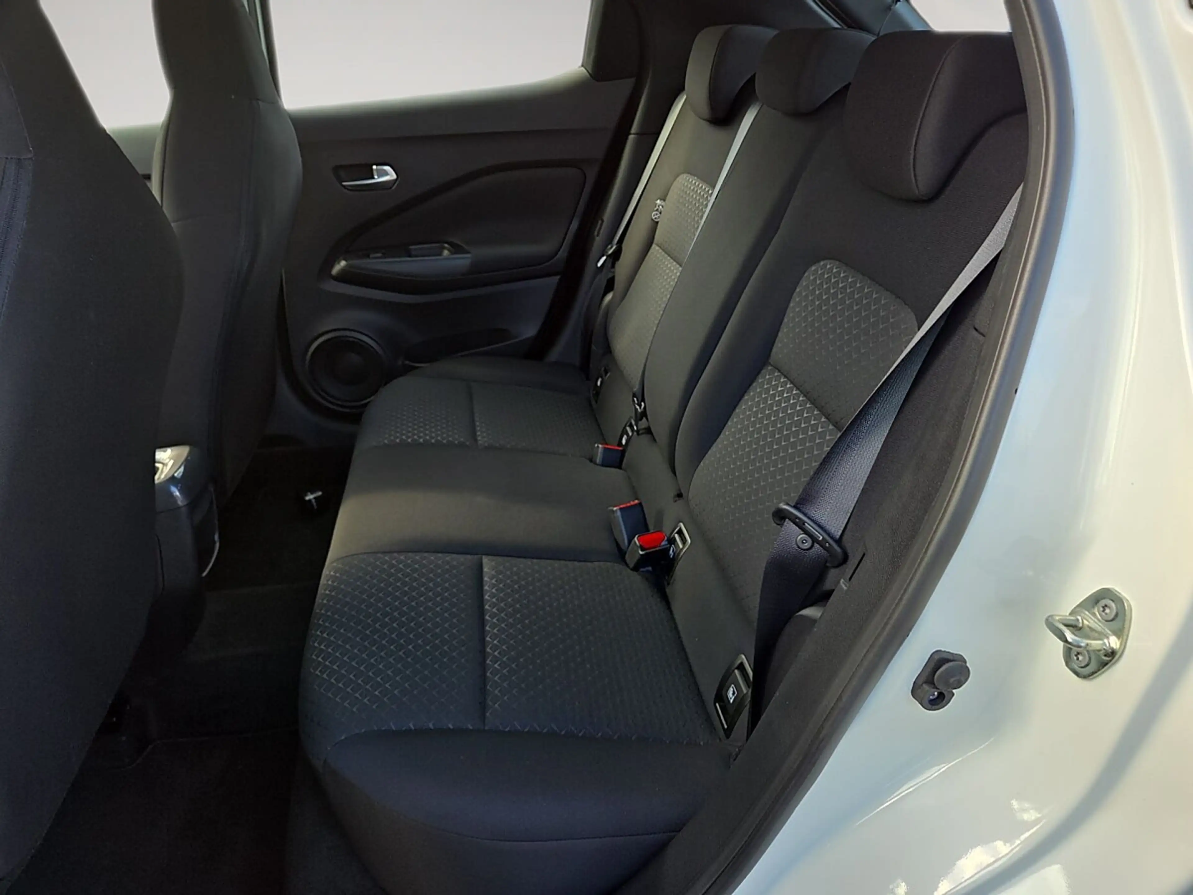 Nissan Juke 1,0 DIG-T N-Connecta — photo 14