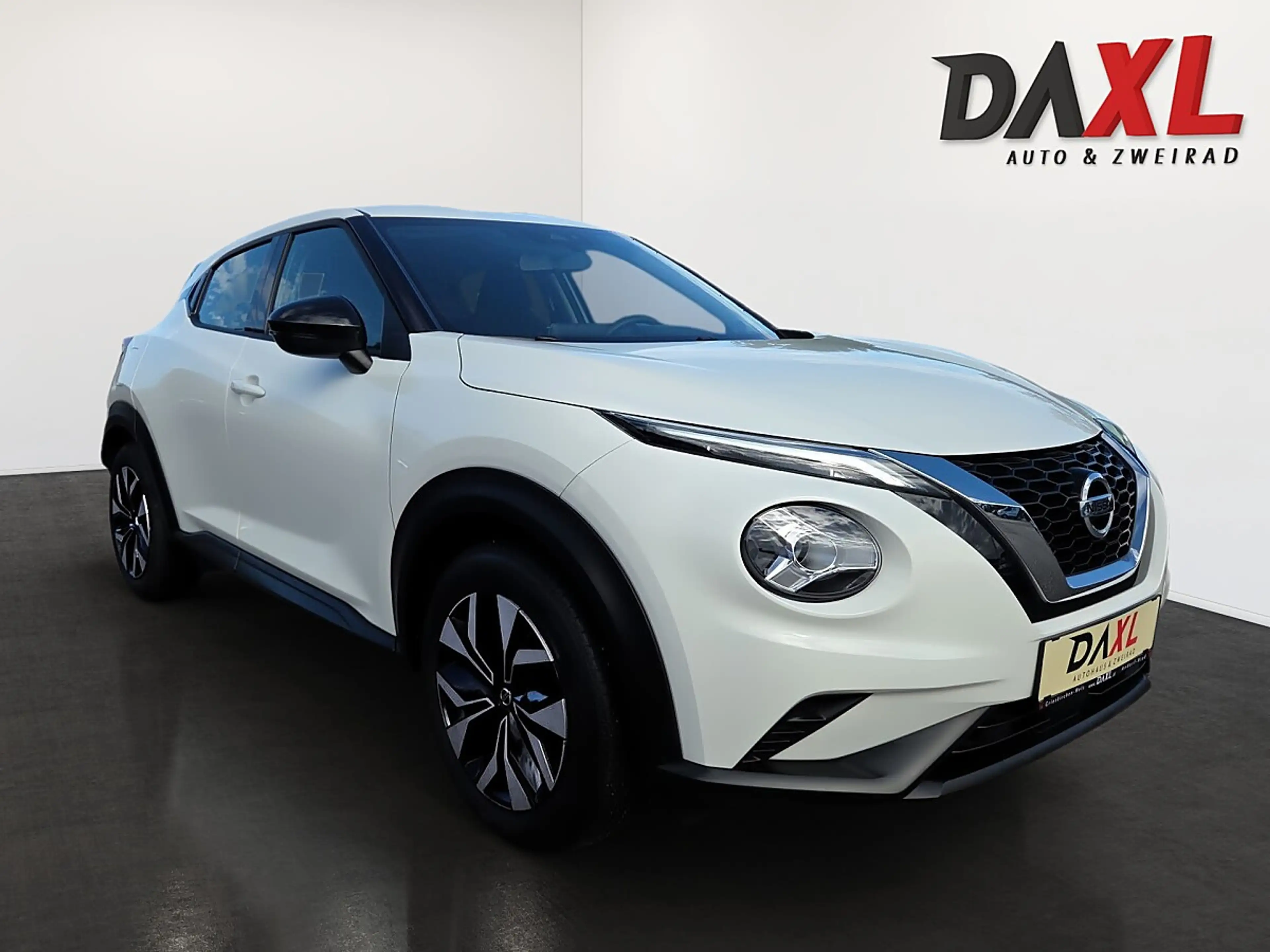 Nissan Juke 1,0 DIG-T N-Connecta — photo 3