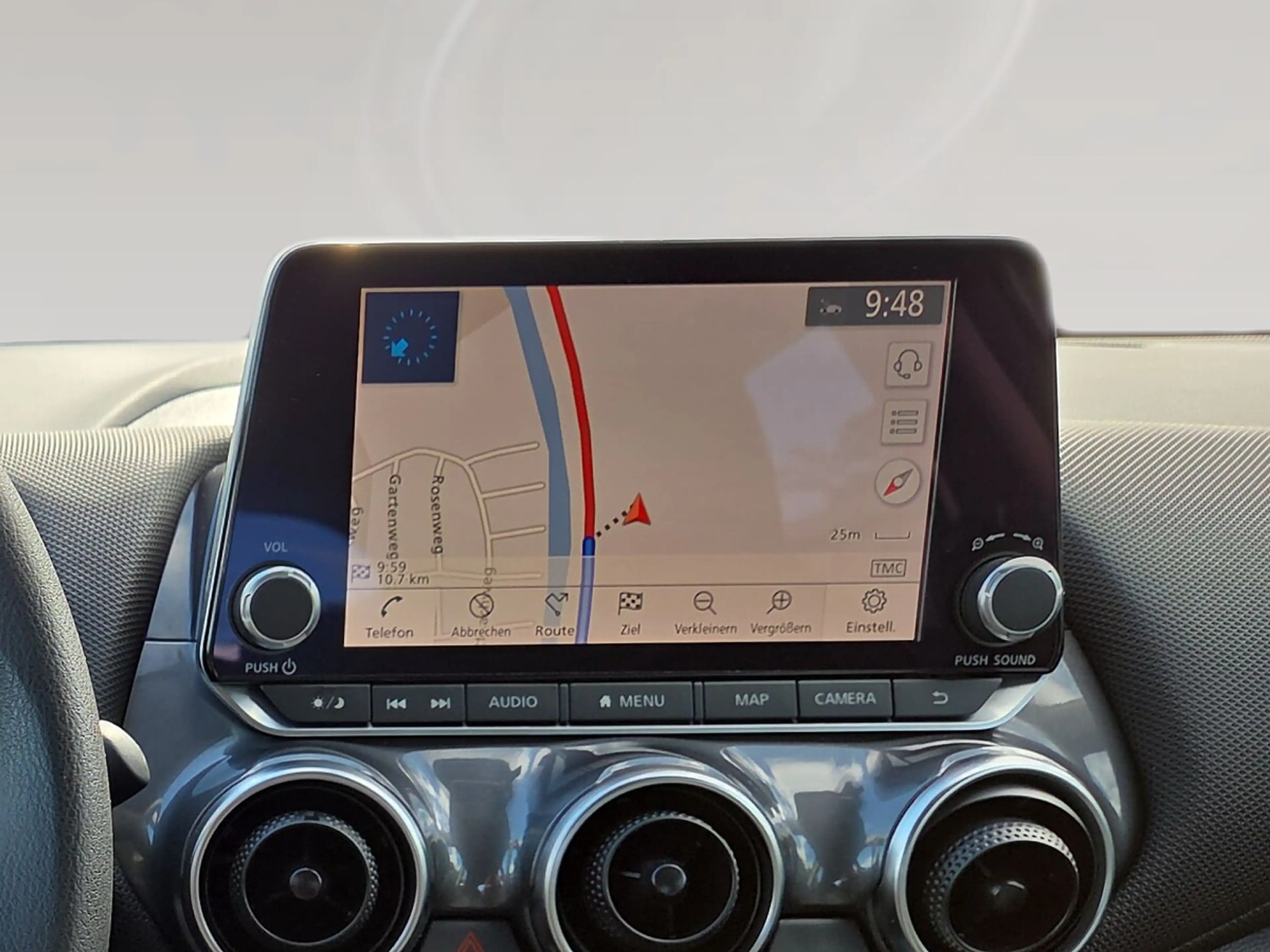 Nissan Juke 1,0 DIG-T N-Connecta — photo 15