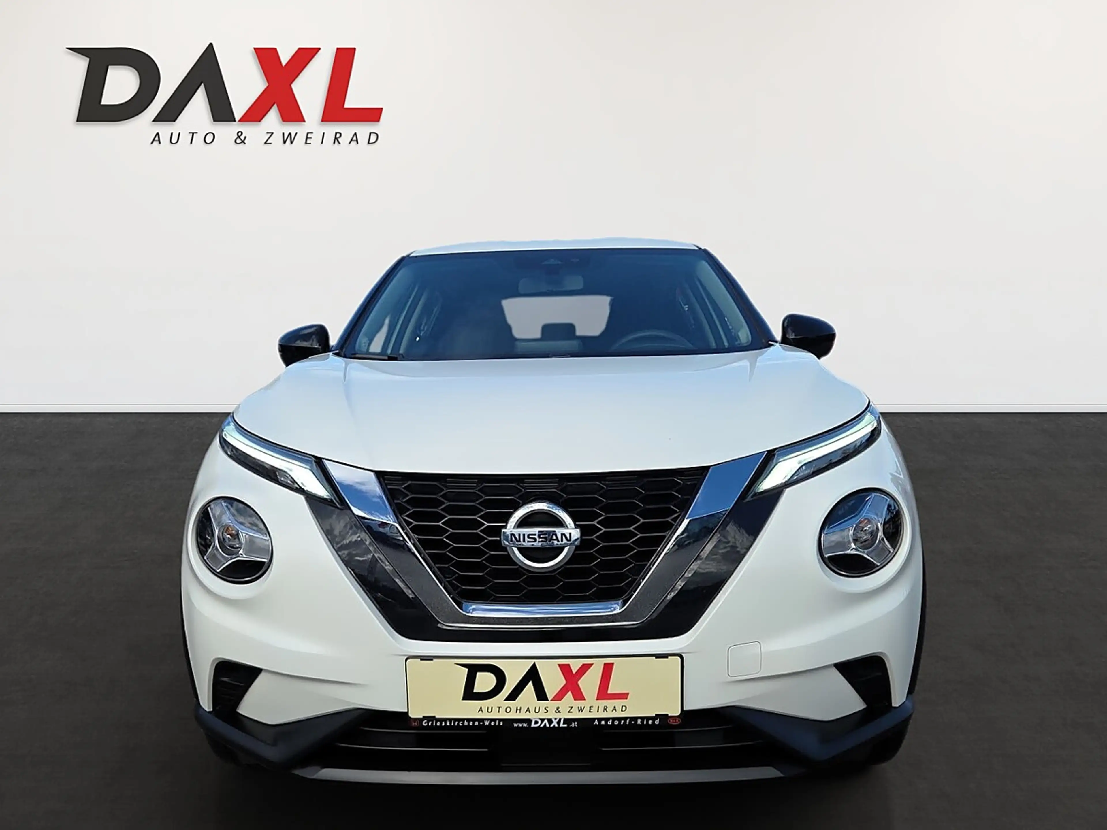 Nissan Juke 1,0 DIG-T N-Connecta — photo 2
