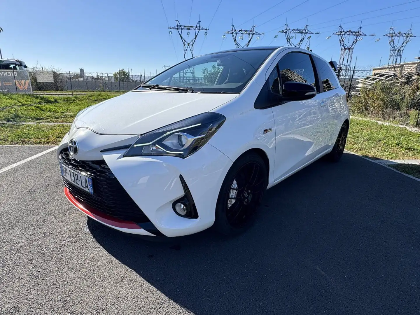 Toyota Yaris III 1.8L 215ch GRMN Weiß - 1