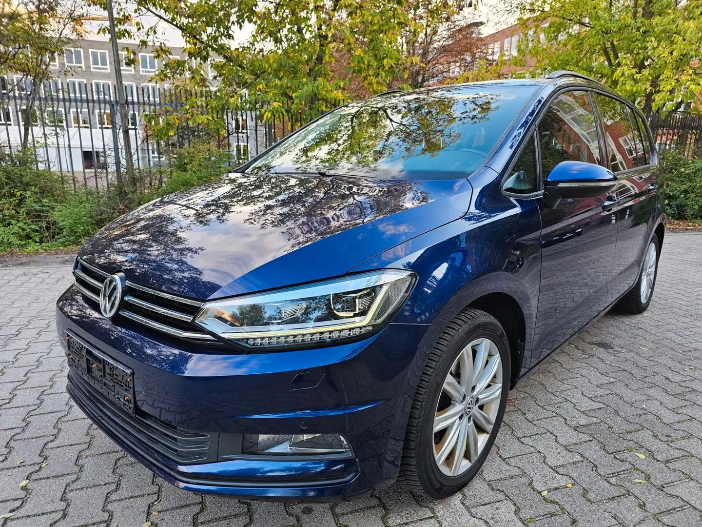 Volkswagen Touran Comfortline Tech 7 Sitzer ACC LED Blau - 1