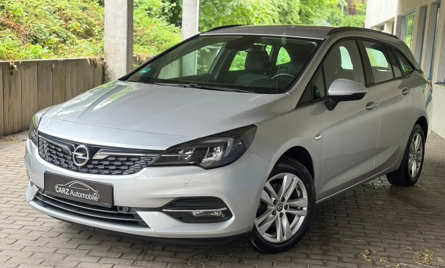 Opel Astra 1.5 D Start/Stop Sports Tourer Business Edition Silber - 1