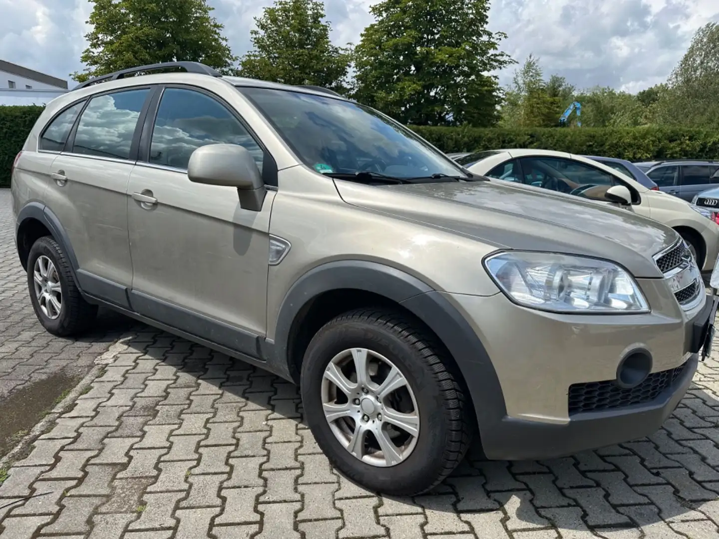 Chevrolet Captiva 2.4 LS 2WD/FAMILY/7-SITZE/TÜV+SERV. NEU Béžová - 2