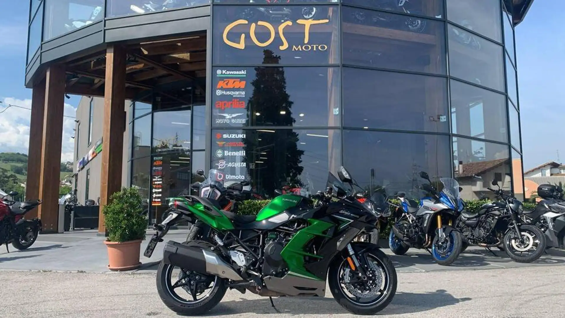 Kawasaki Ninja H2 SX - 1
