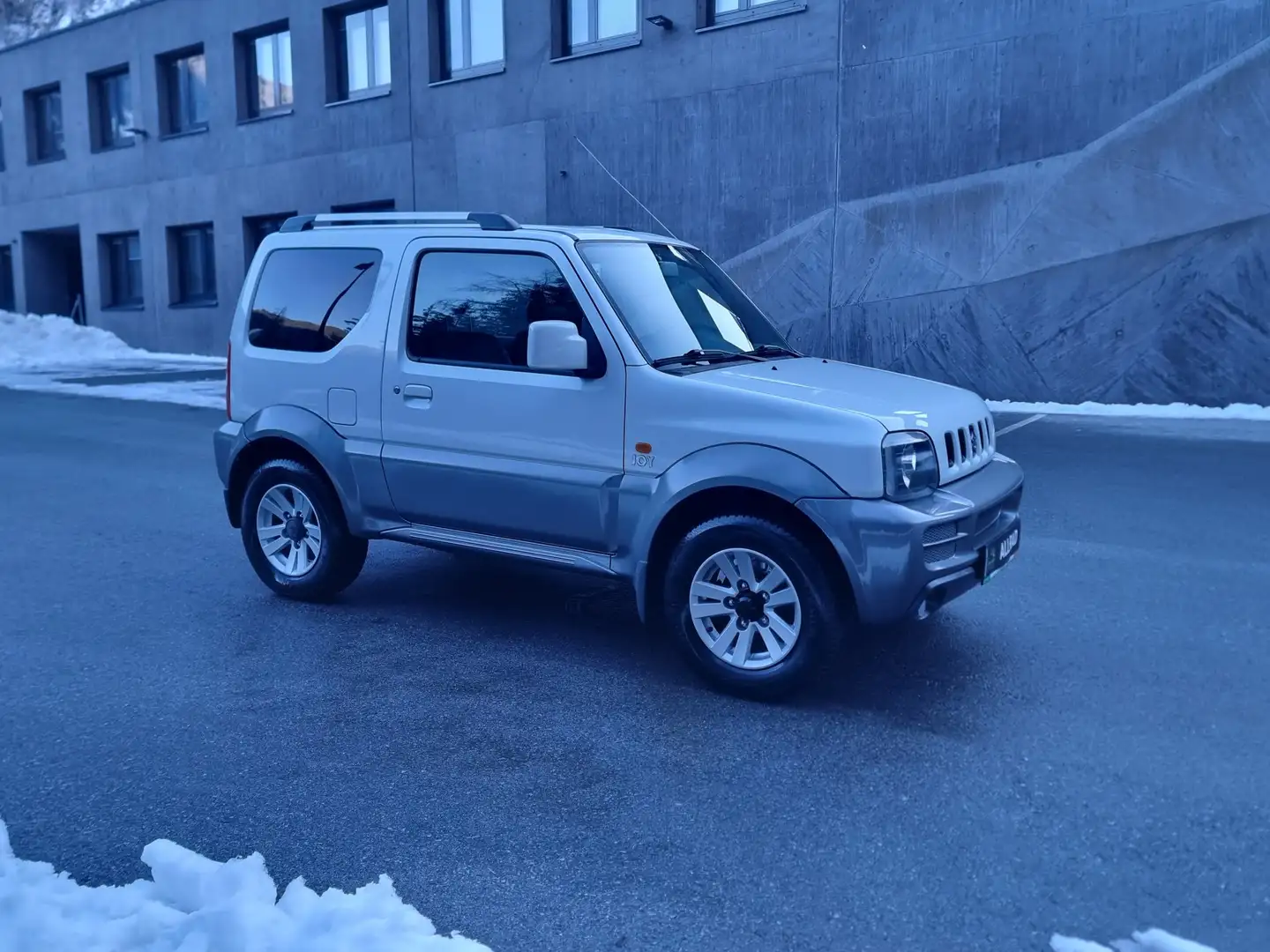Suzuki Jimny Jimny 1,3 VX Joy**1.HAND**ROSTFREI**KLIMA** Weiß - 1