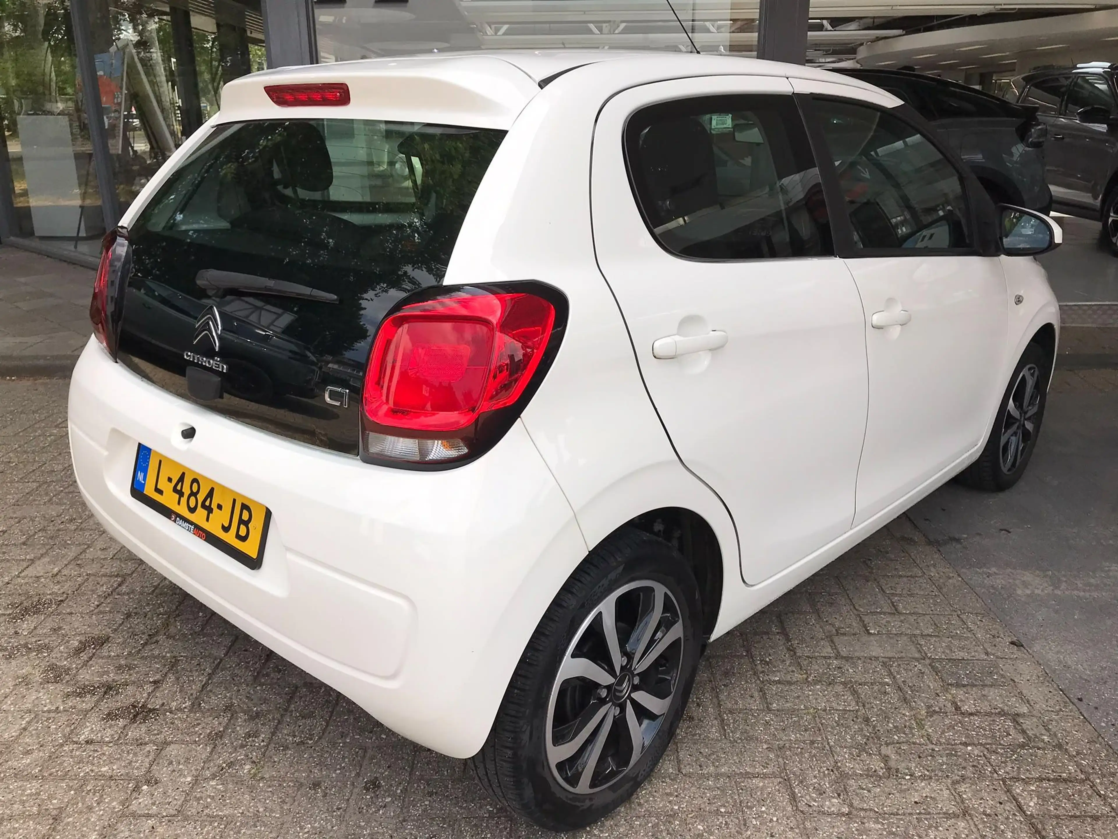 Citroen C1 1.0 VTi Shine Achteruitrijcamera — photo 2