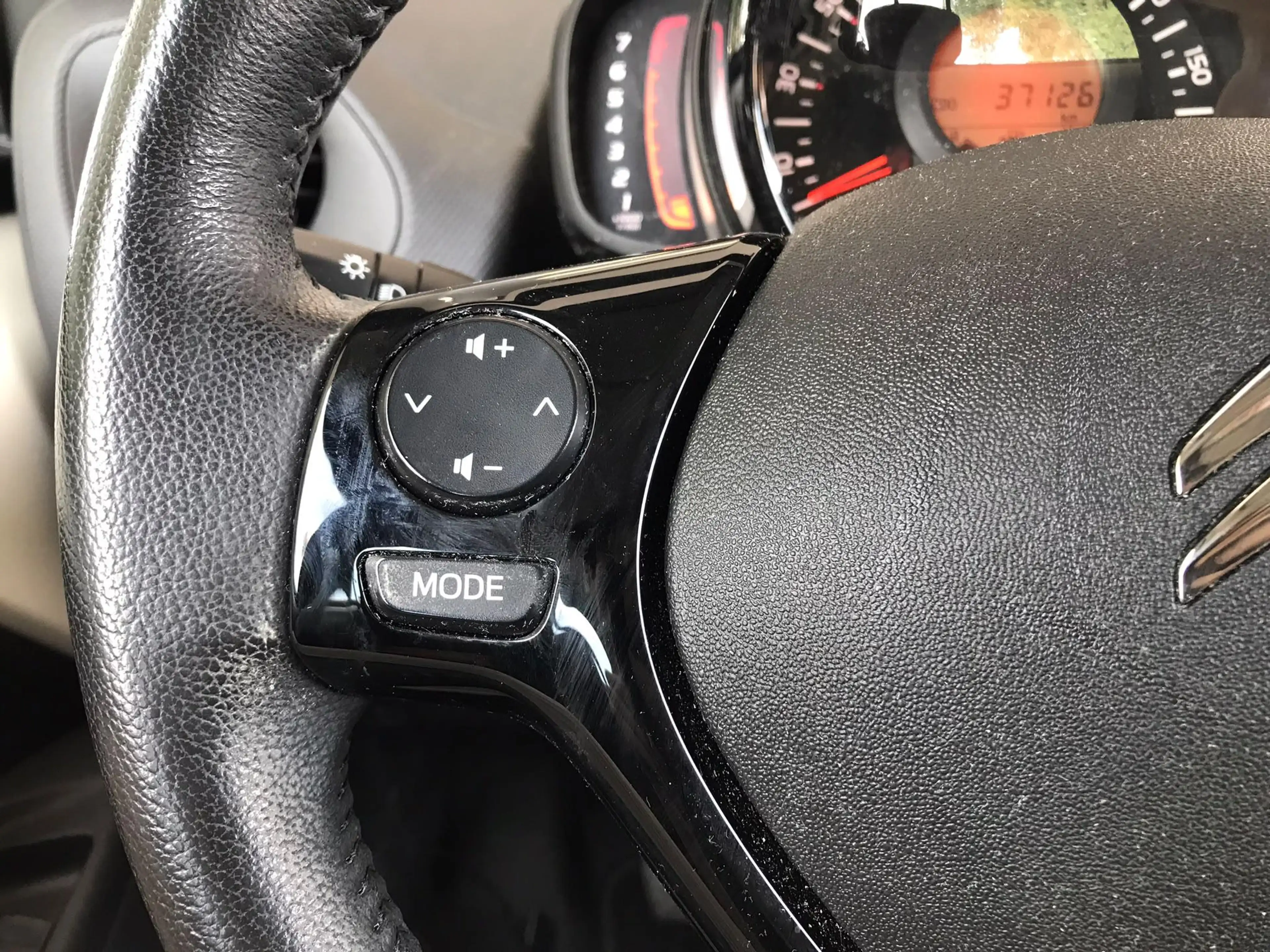 Citroen C1 1.0 VTi Shine Achteruitrijcamera — photo 9