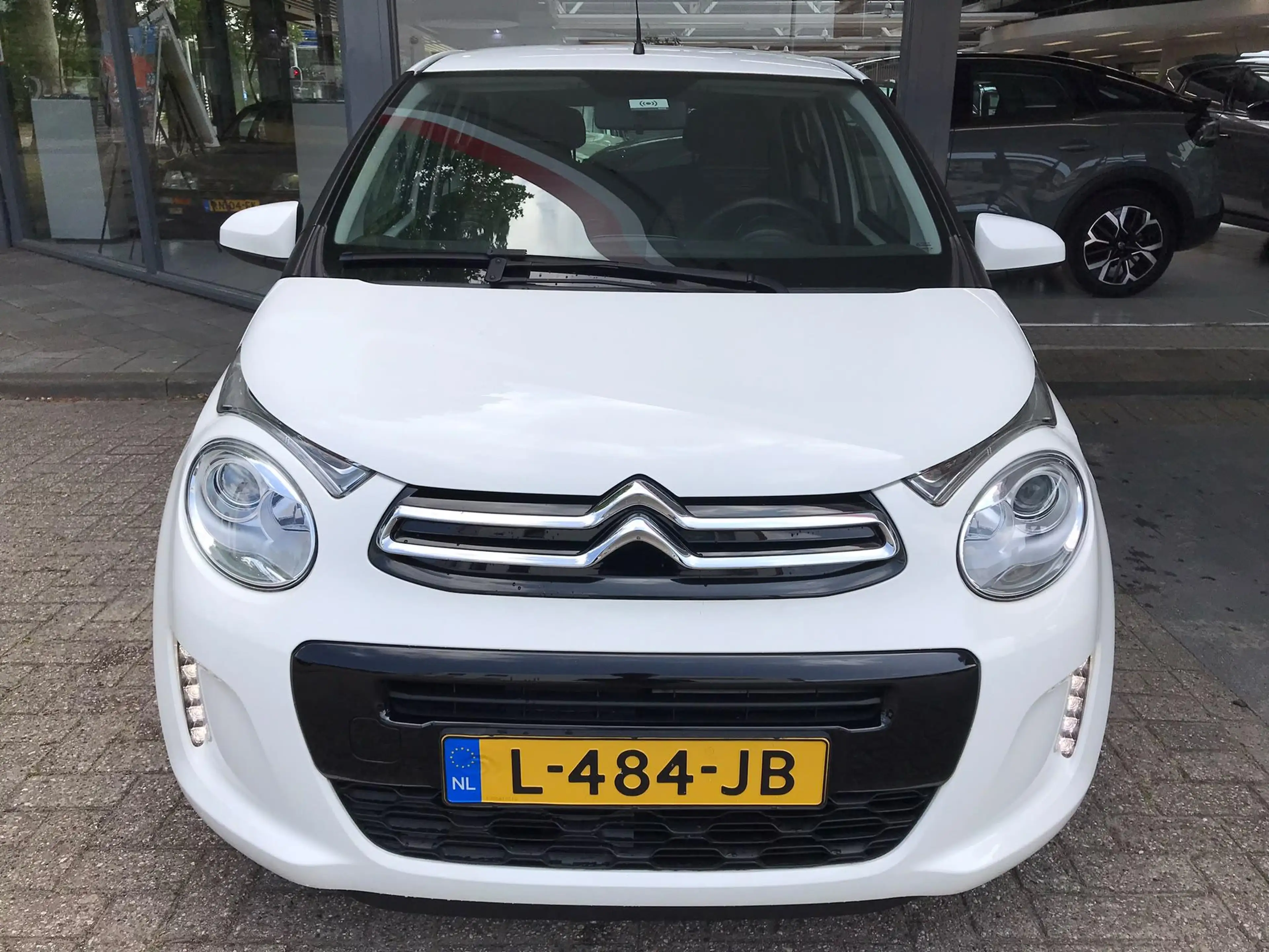 Citroen C1 1.0 VTi Shine Achteruitrijcamera — photo 5