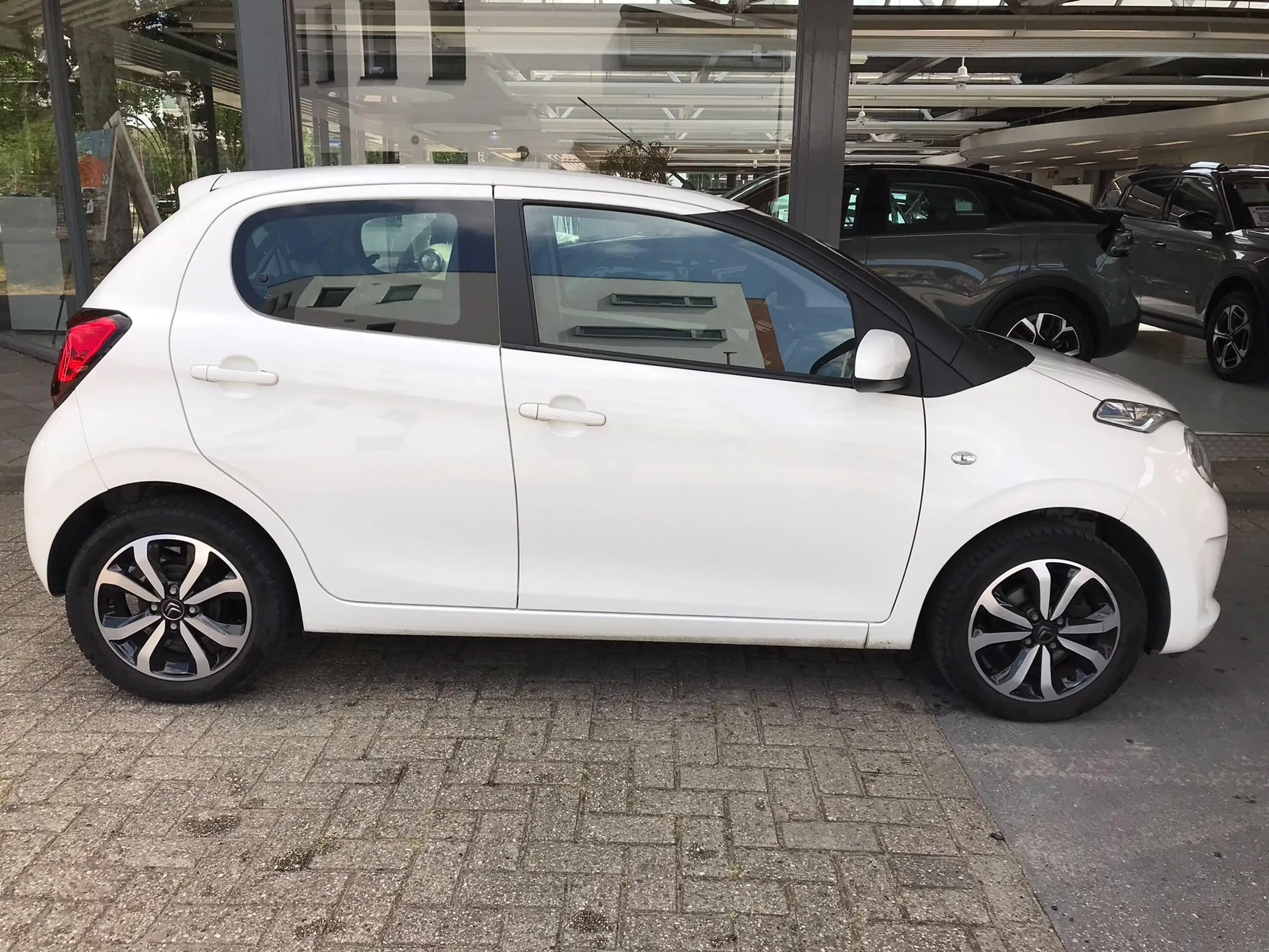 Citroen C1 1.0 VTi Shine Achteruitrijcamera — photo 4