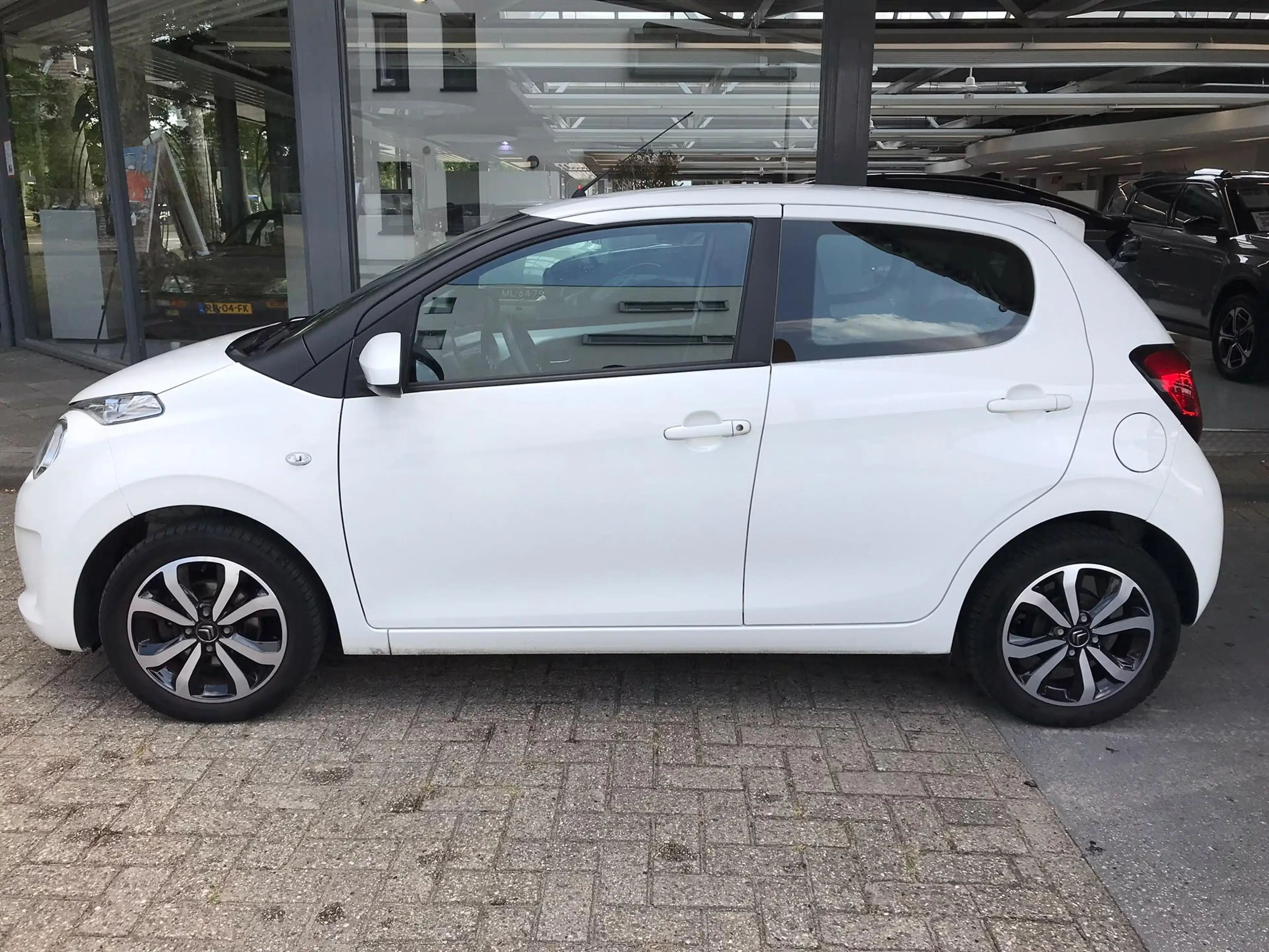 Citroen C1 1.0 VTi Shine Achteruitrijcamera — photo 3