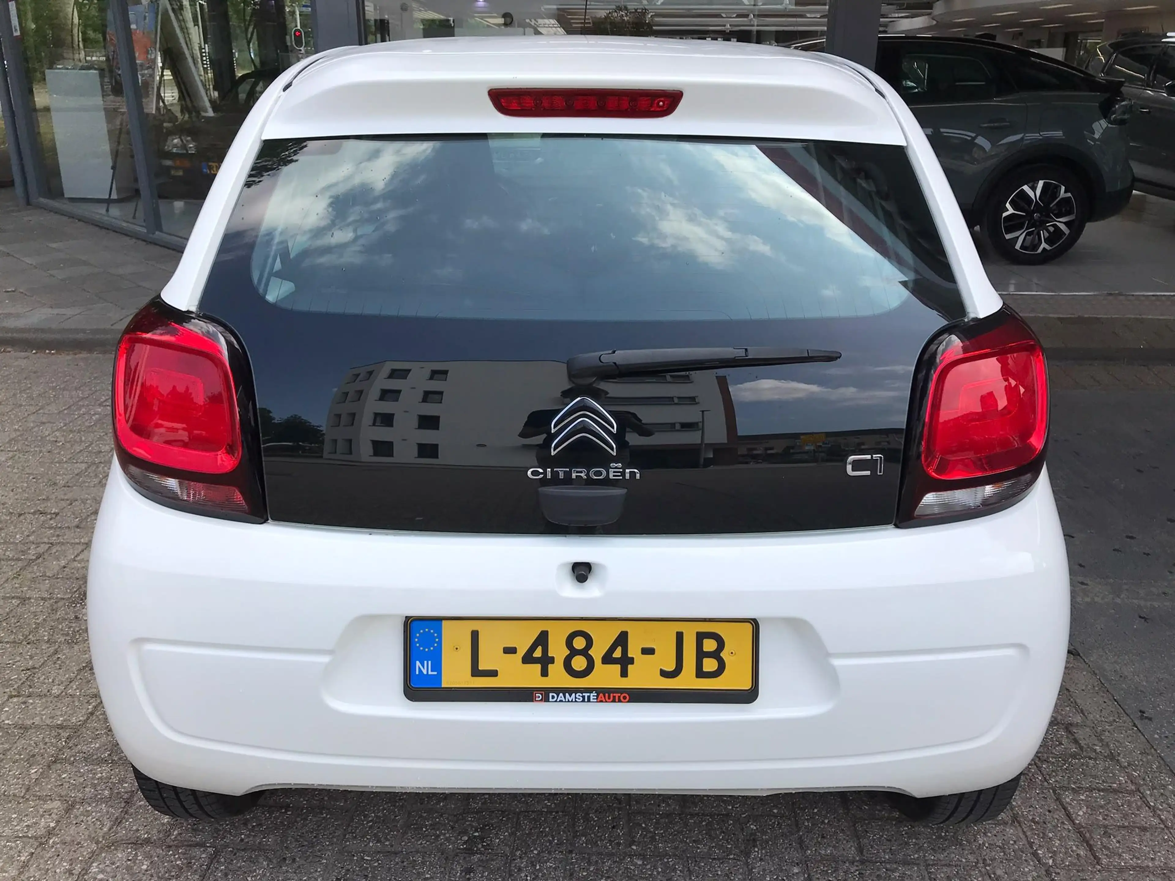 Citroen C1 1.0 VTi Shine Achteruitrijcamera — photo 6