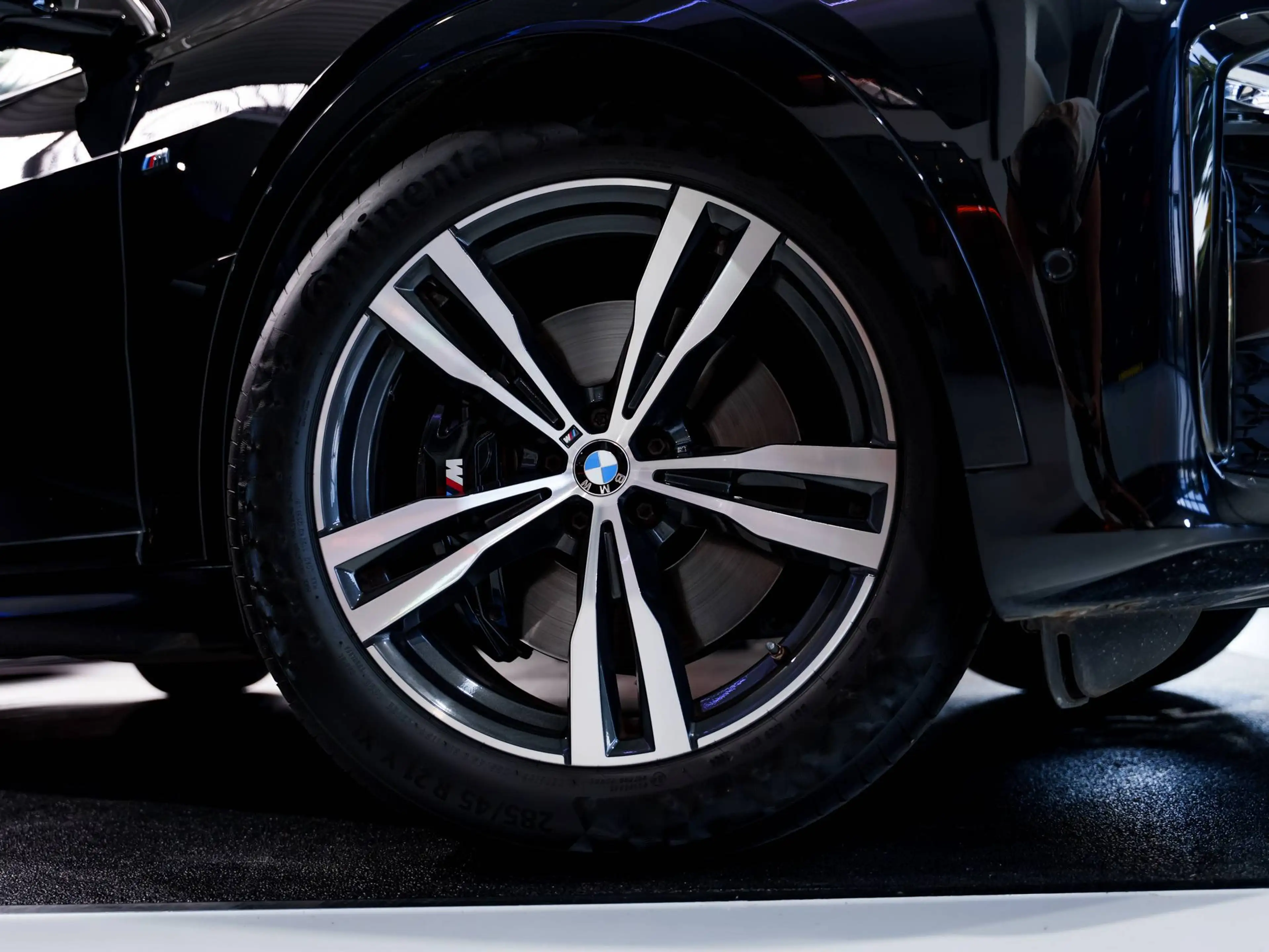 BMW X7 xDrive40i - MSport - Pano Sky Lounge – Laser – ACC - H&K – HUD – Soft Close - 360° — photo 2