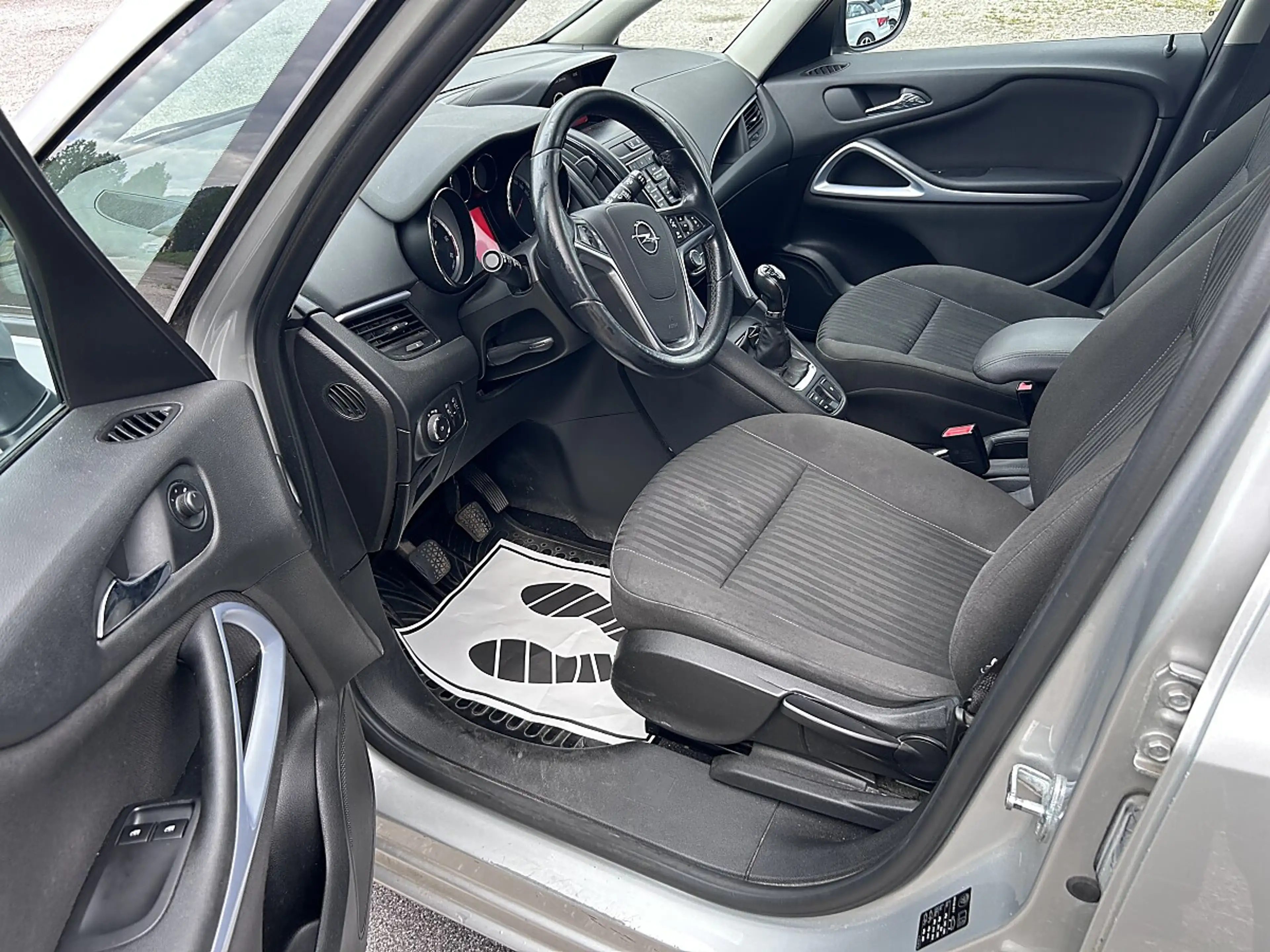 Opel Zafira Tourer 1,6 CDTI Ecotec Cool&Sound Start/Stop — photo 12
