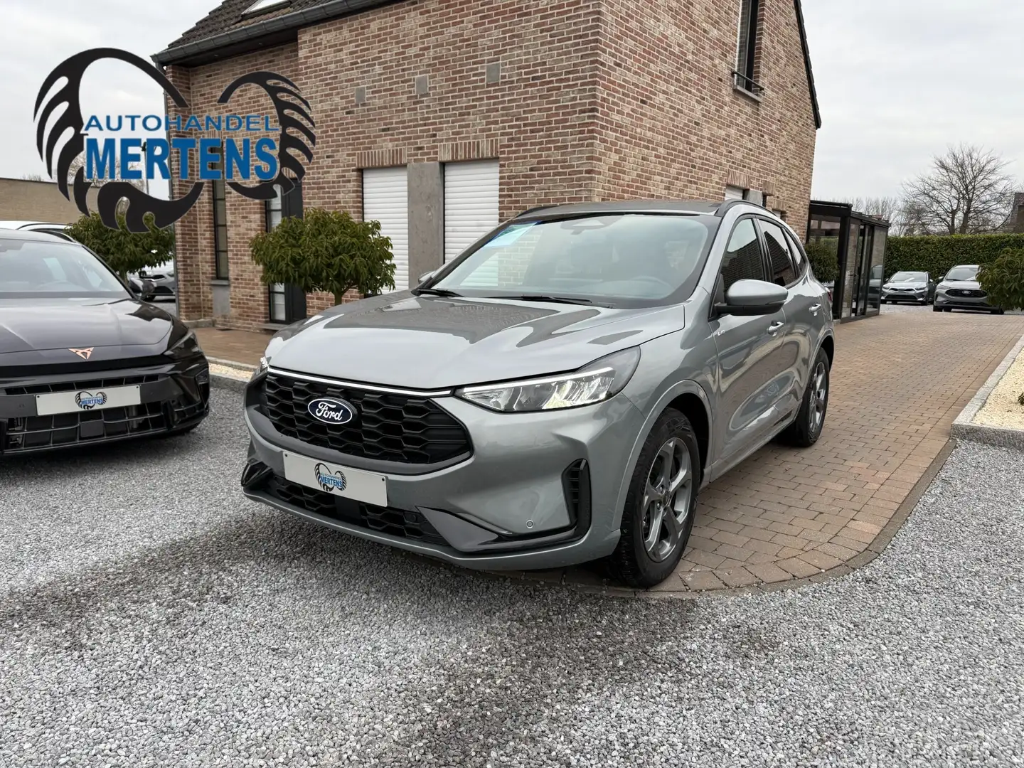 Ford Kuga NEW MODEL 1.5 ST-Line 186PK AUTOMAAT NIEUW 0KM Grijs - 1