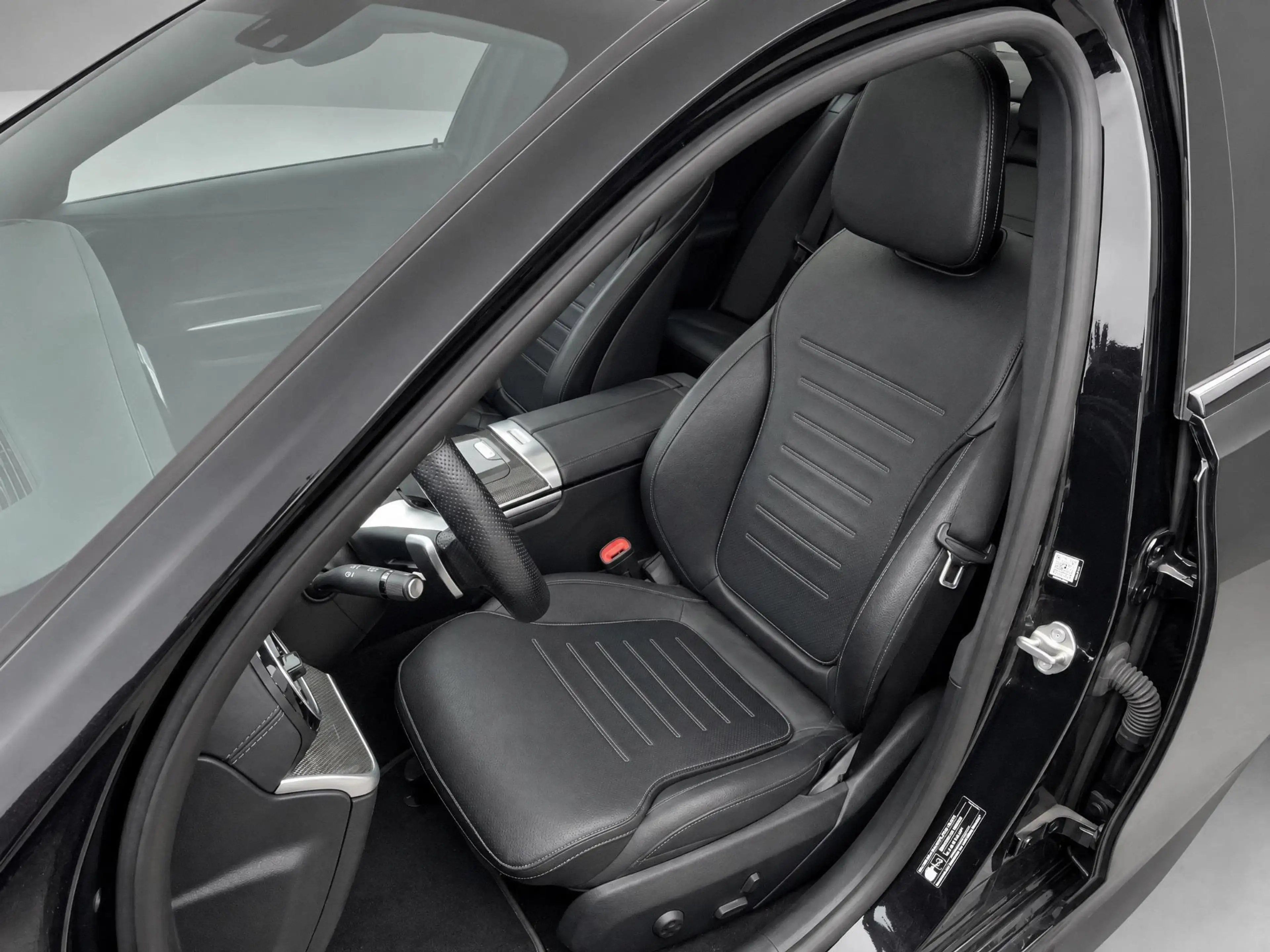 Mercedes-Benz C 300 e AMG Line | Panoramadak | Nightpakket | — photo 7