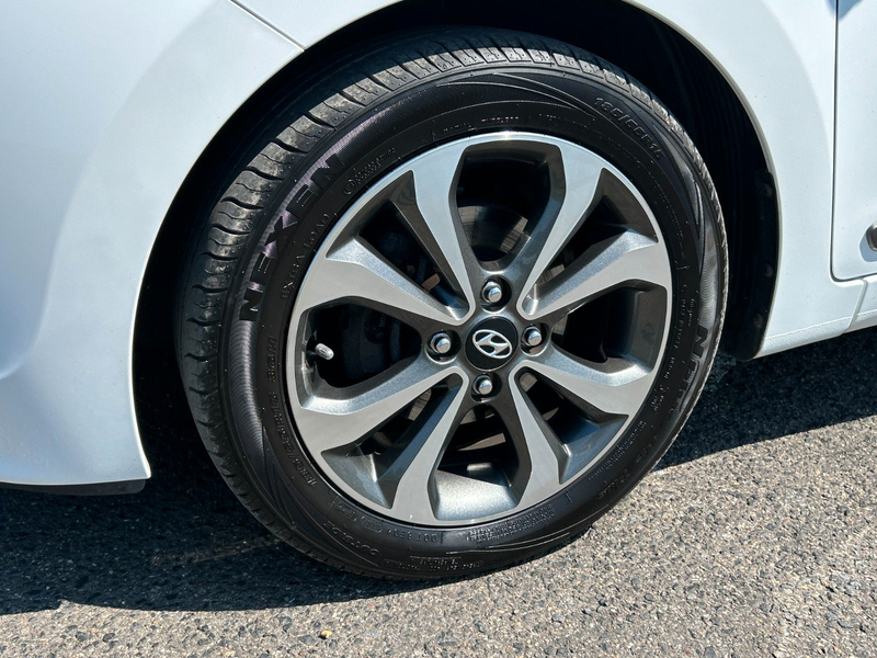 Hyundai i10 1.2 YES! Klimaauto. Sitzheizung Tempomat — photo 9