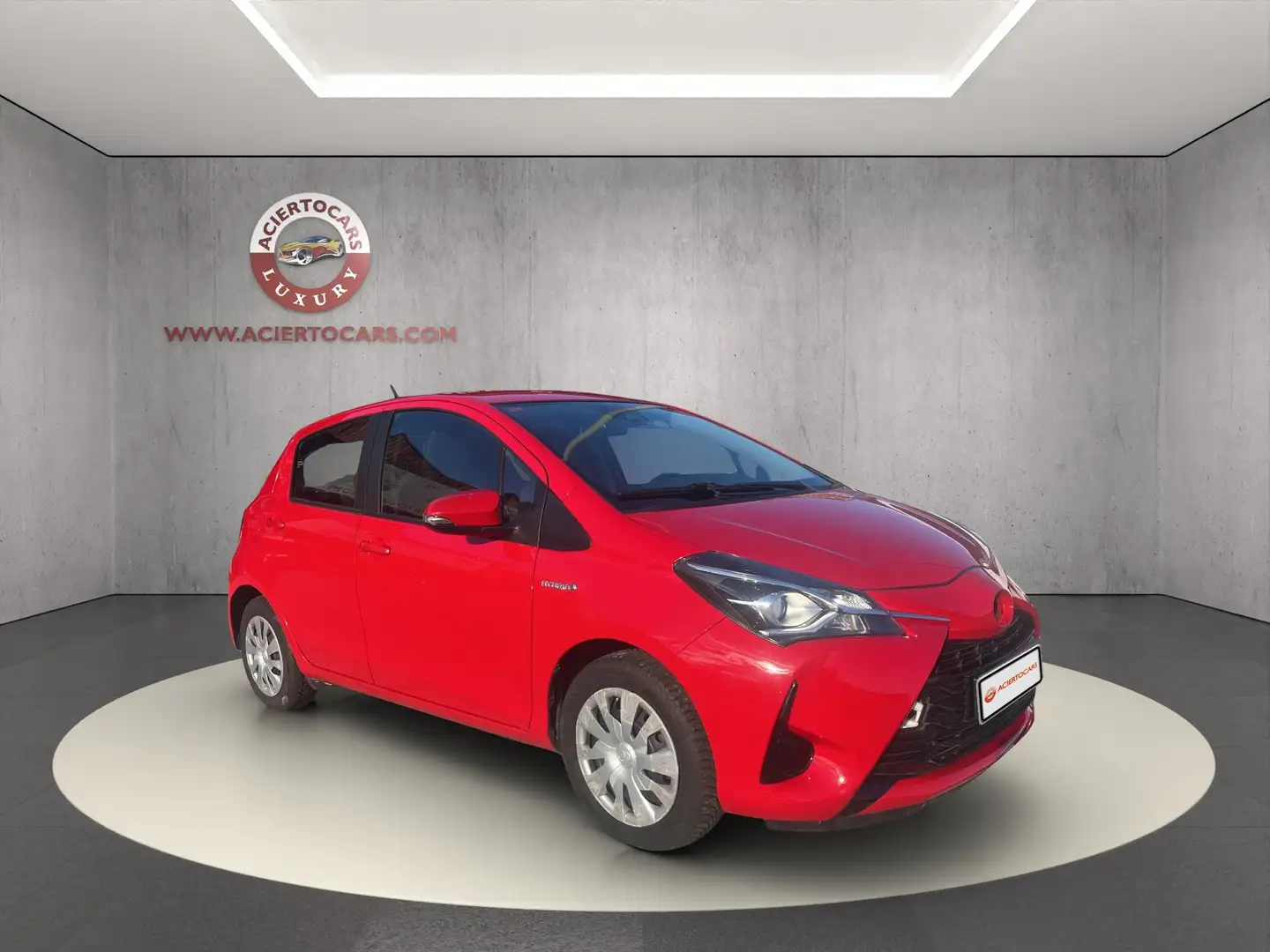 Toyota Yaris 100H 1.5 Active Rojo - 2