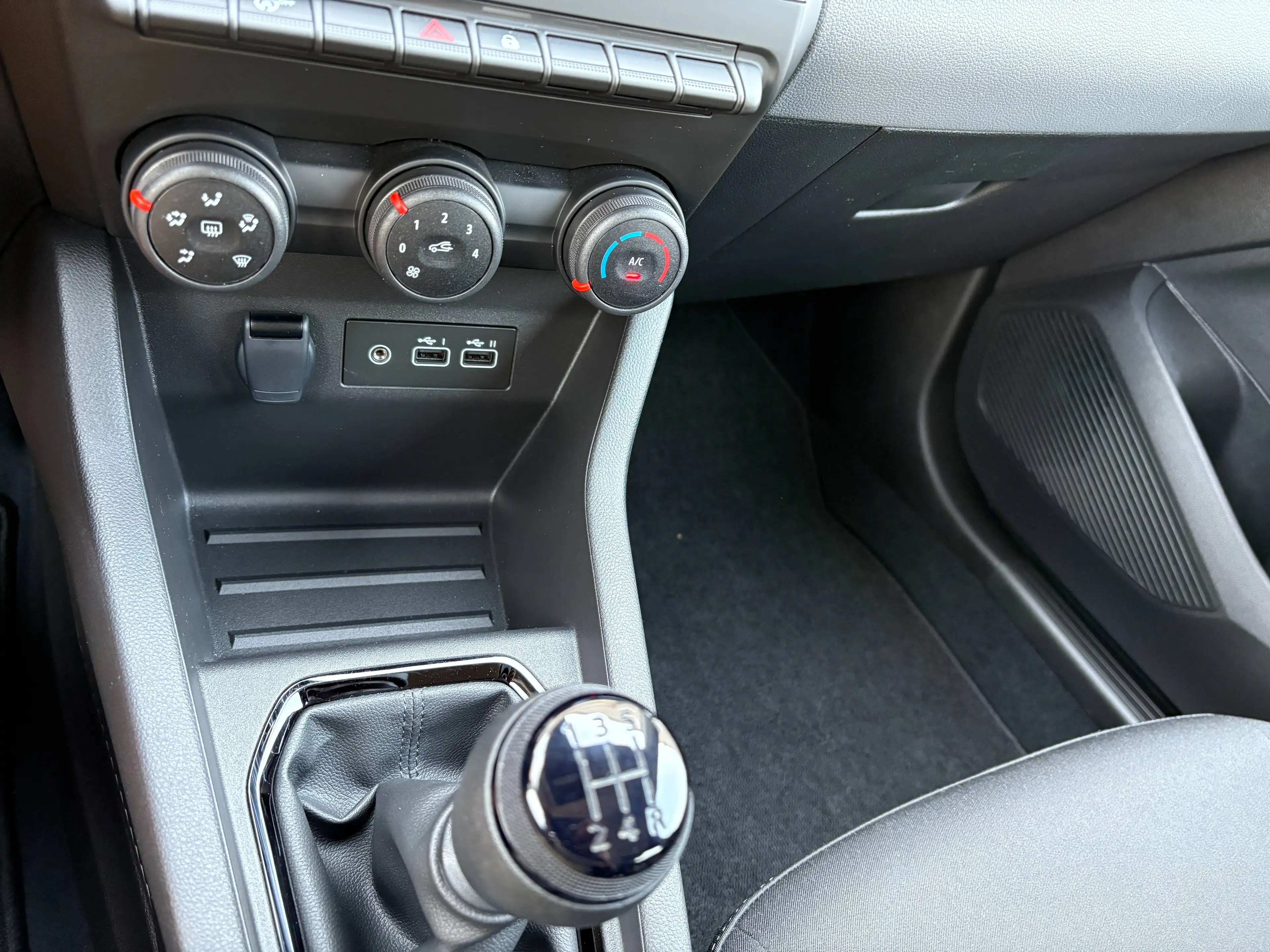 Mitsubishi Colt 1,0 MPI Inform — photo 13