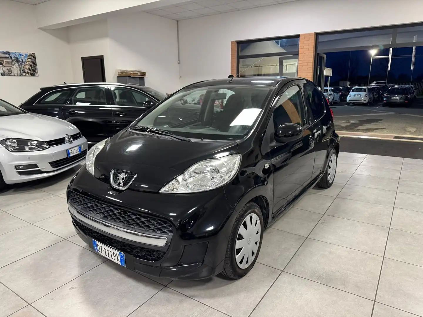 Peugeot 107 1.0 BENZ 5P 68CV 2010 Nero - 2