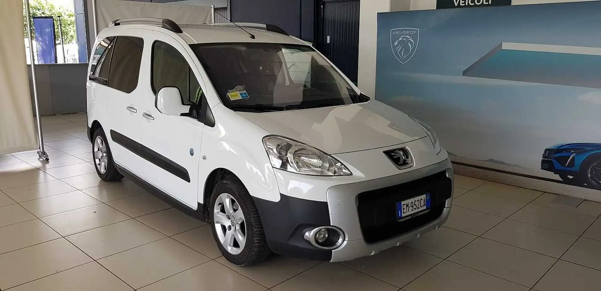 Peugeot Partner Tepee 1.6 HDi 92CV Outdoor Bianco - 1