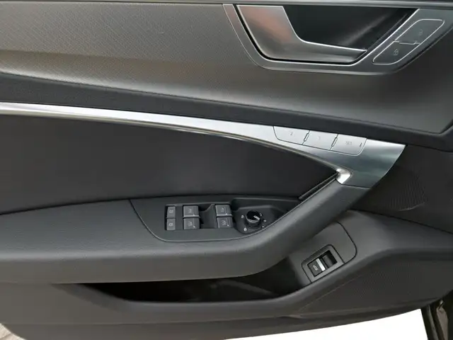 Audi A6 view 11
