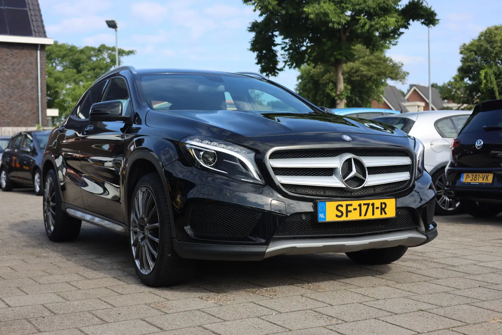 Mercedes-Benz GLA 200 PRESTIGE | AUTOMAAT | AMG | 19 INCH Schwarz - 2