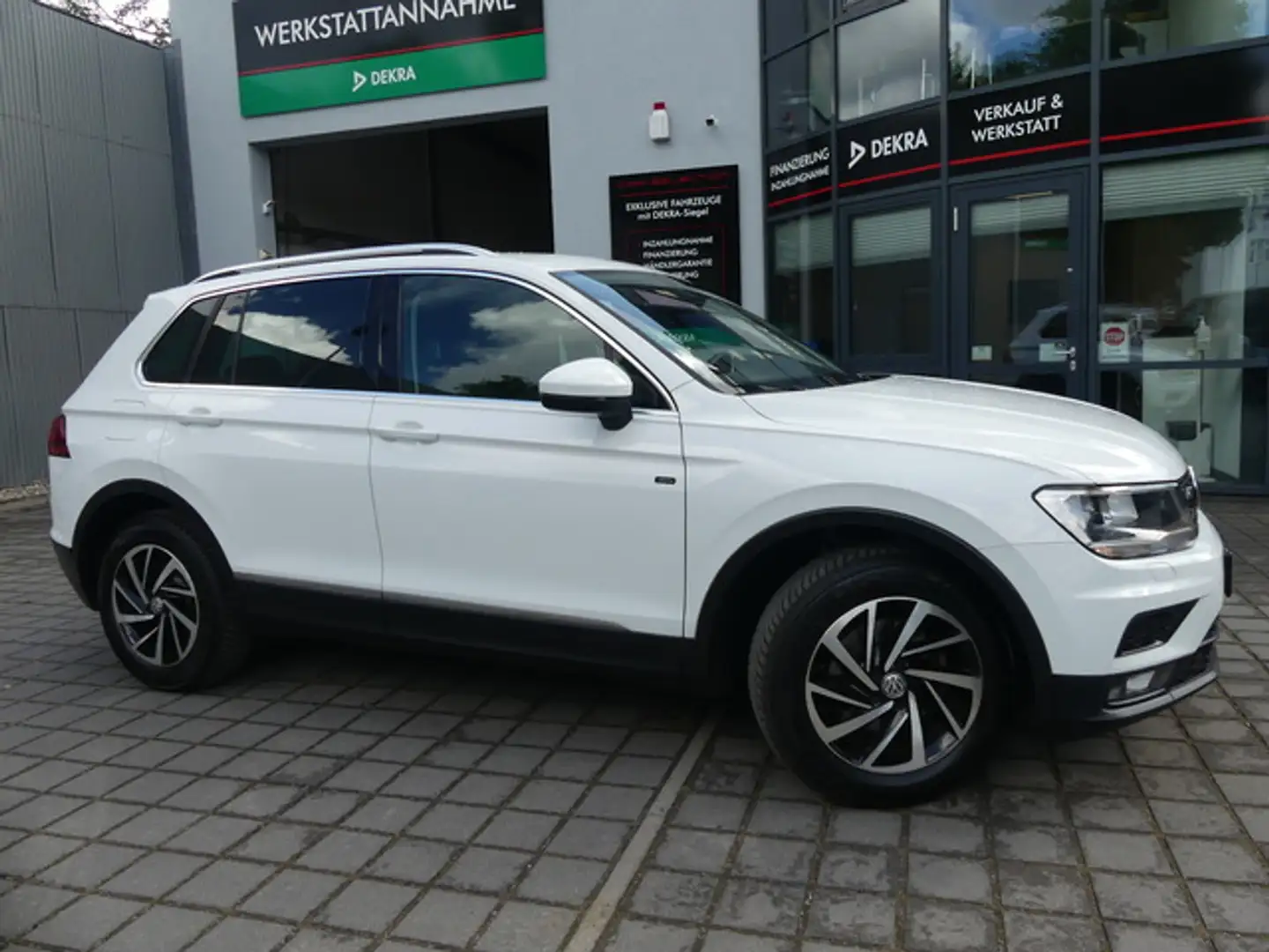 Volkswagen Tiguan 2.0 TDI Join ACC/SPURH/ NAVI/DAB/150PS Wit - 1