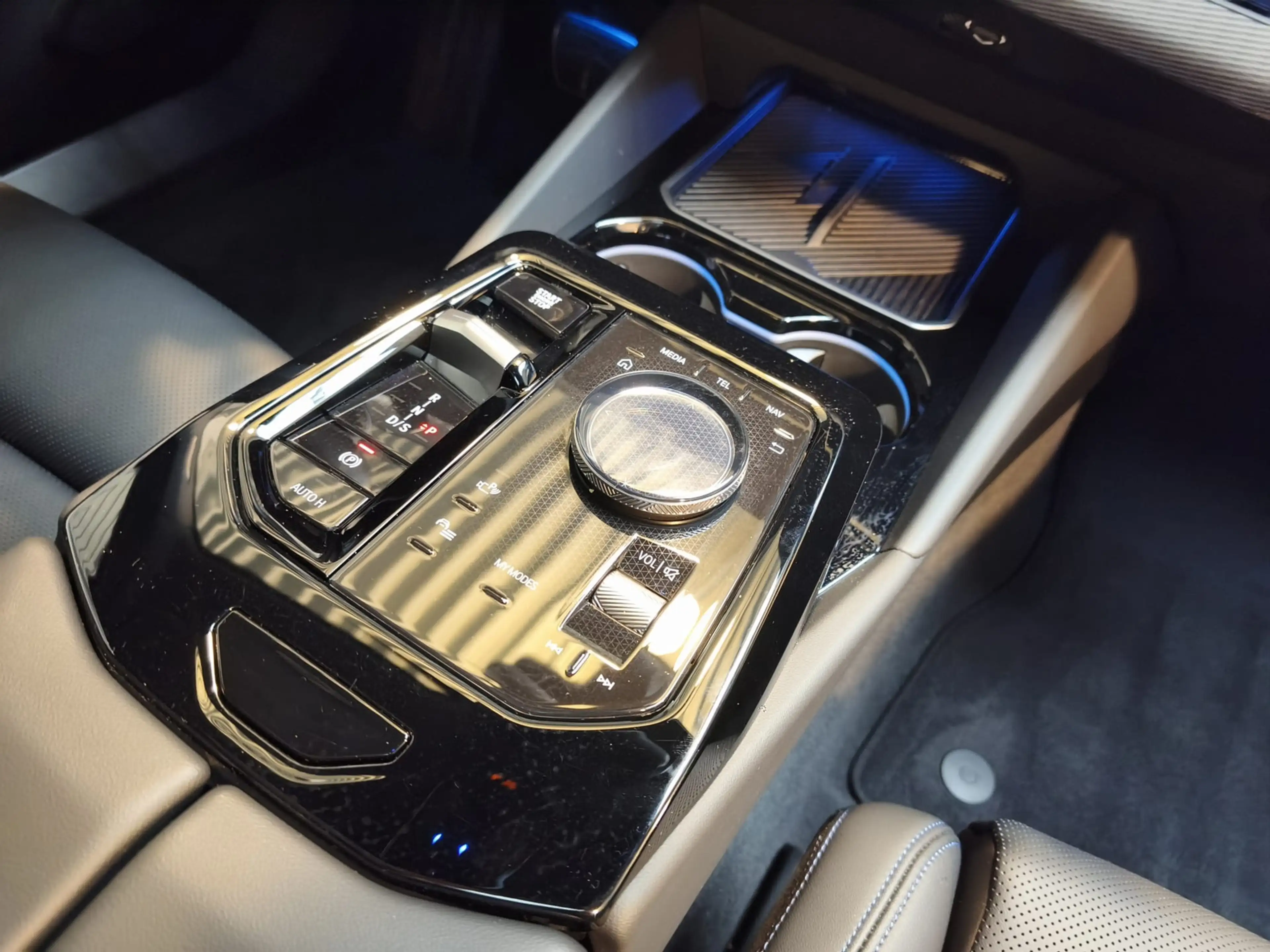 BMW 520 i Tour.M Sport Pro AHK/HUD/Pano/360°/B&W — photo 15