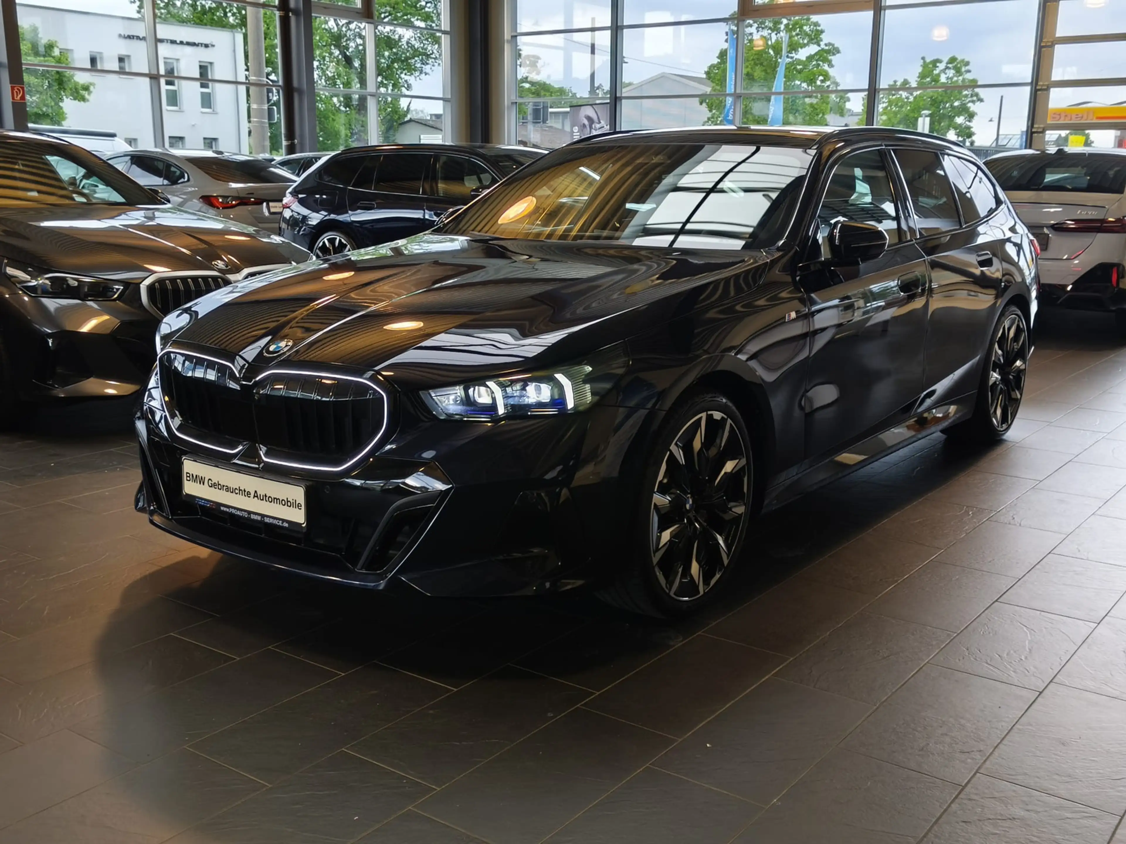 BMW 520 i Tour.M Sport Pro AHK/HUD/Pano/360°/B&W — photo 3