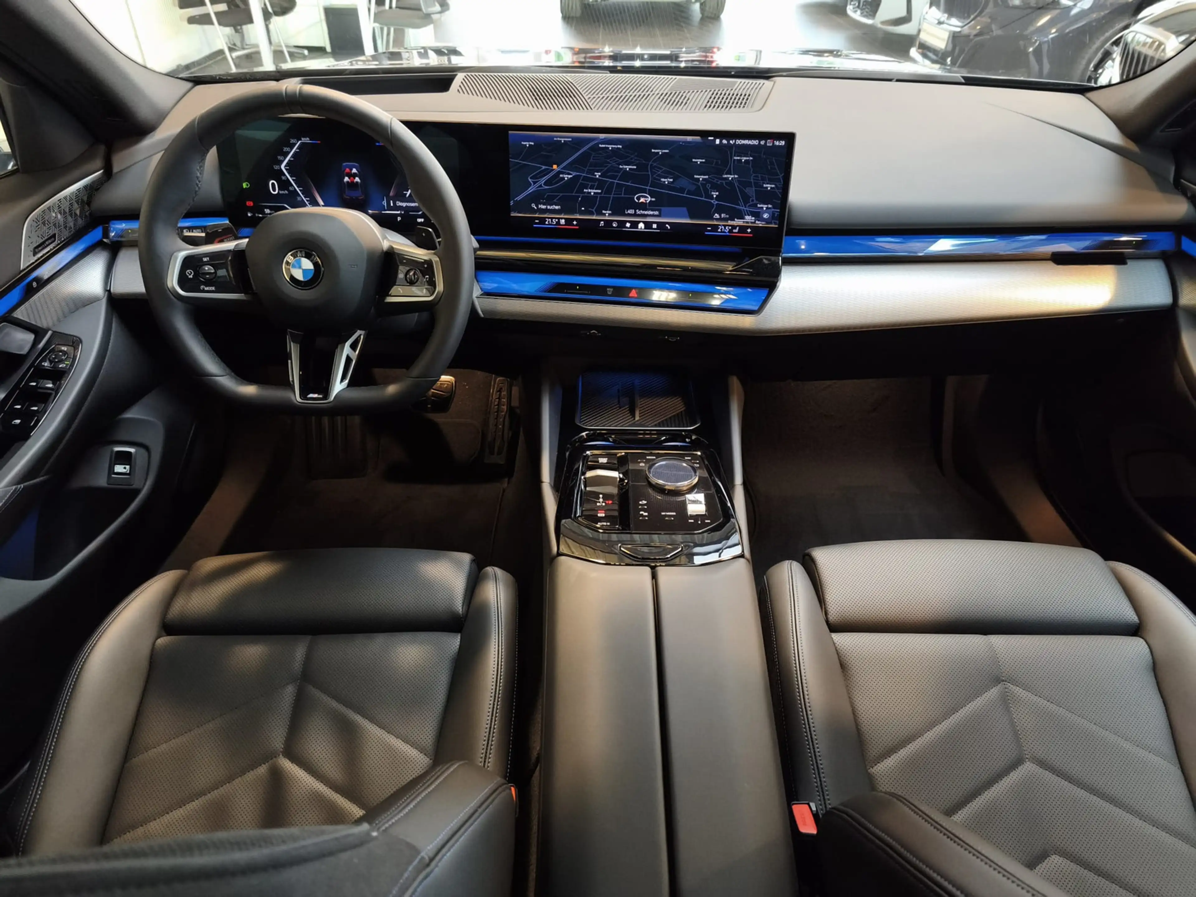BMW 520 i Tour.M Sport Pro AHK/HUD/Pano/360°/B&W — photo 13