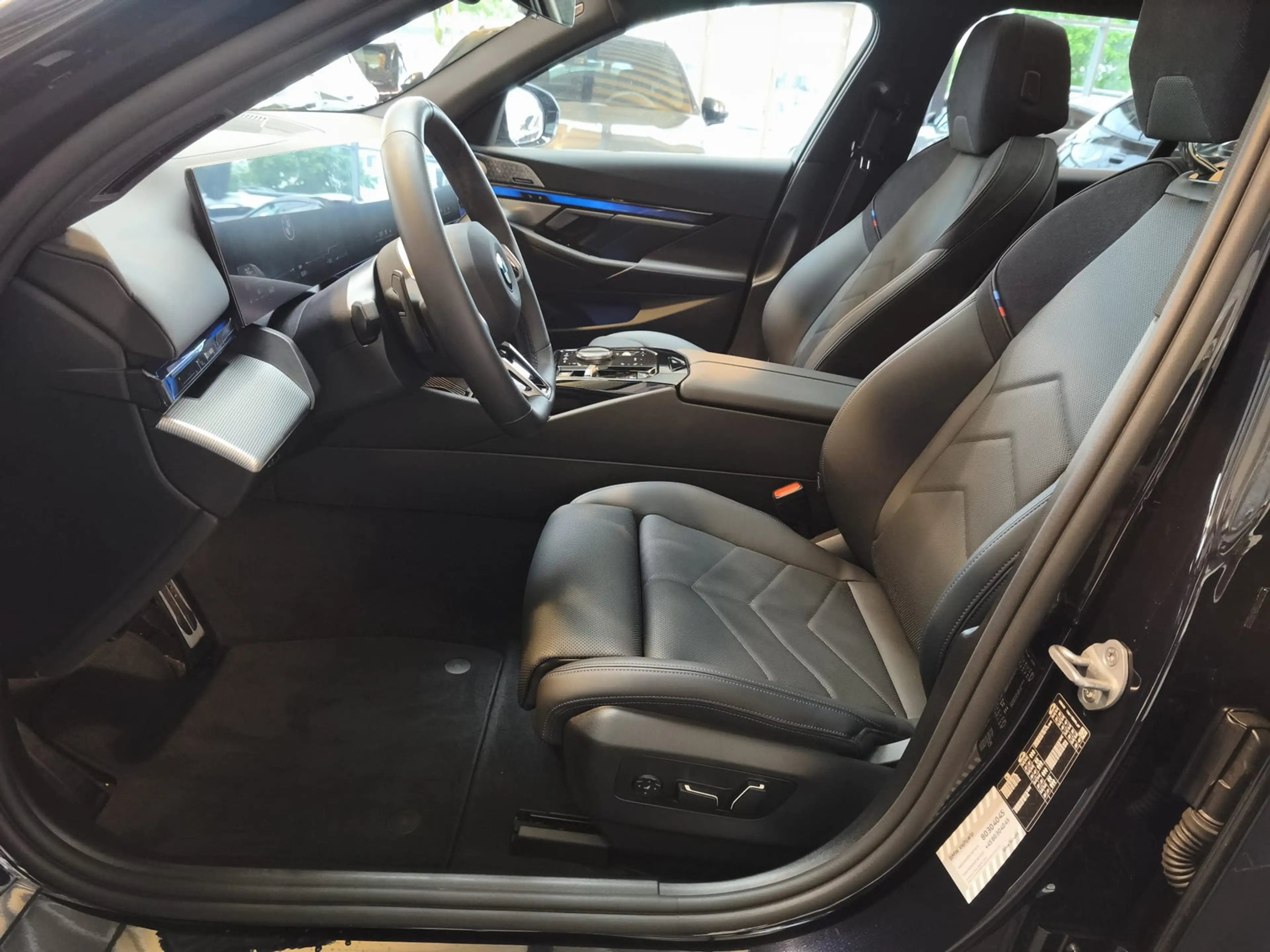 BMW 520 i Tour.M Sport Pro AHK/HUD/Pano/360°/B&W — photo 9