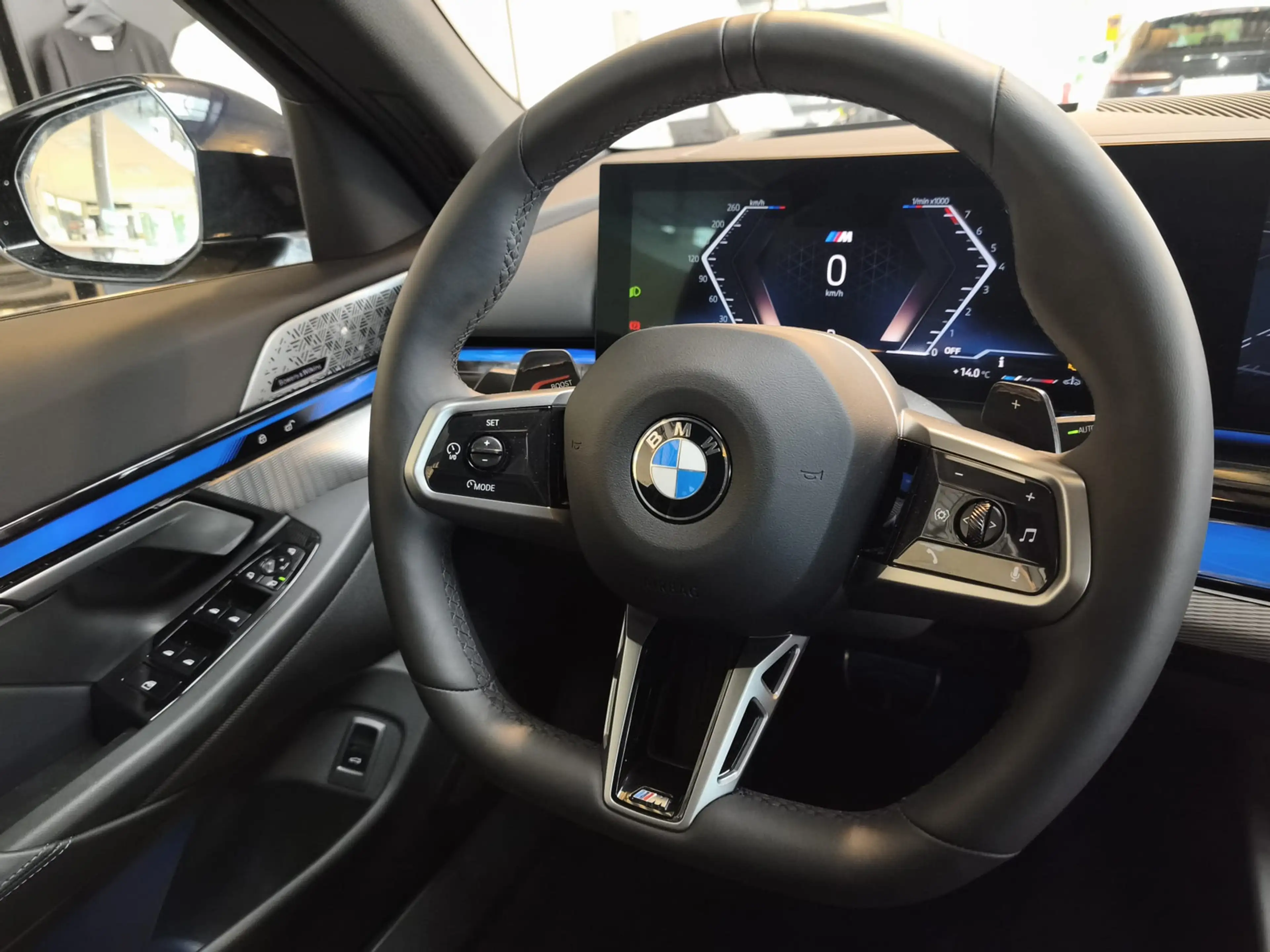 BMW 520 i Tour.M Sport Pro AHK/HUD/Pano/360°/B&W — photo 11
