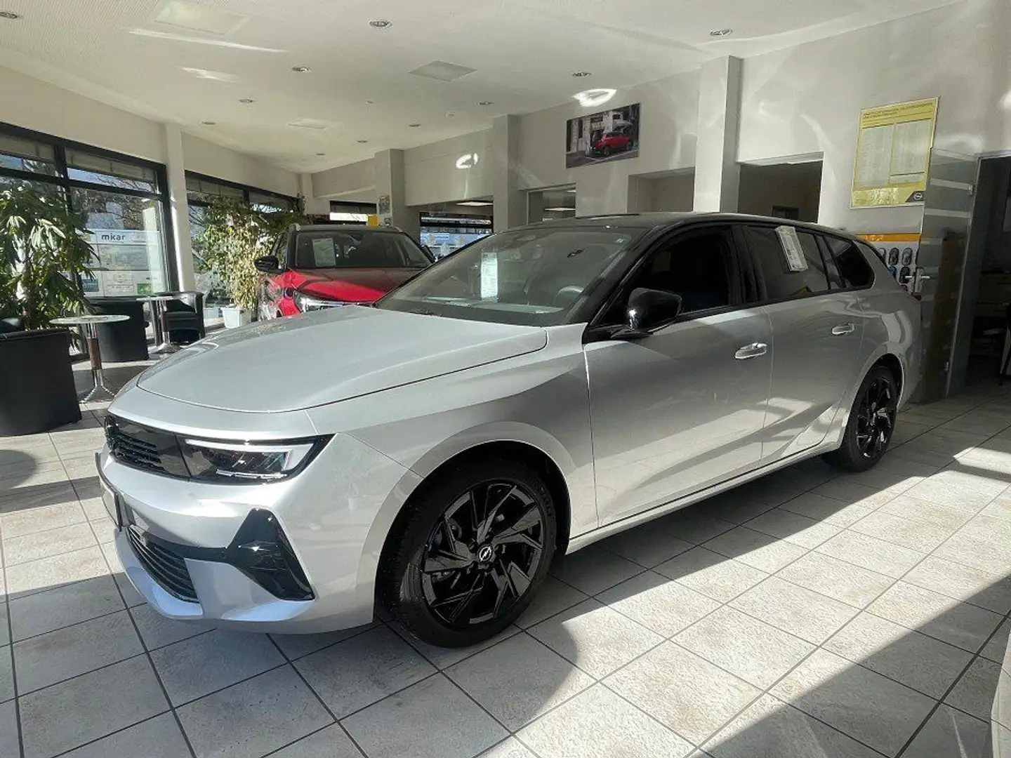 Opel Astra 1.2  Sports-Tourer GS-Line Automatik, adap Silber - 1