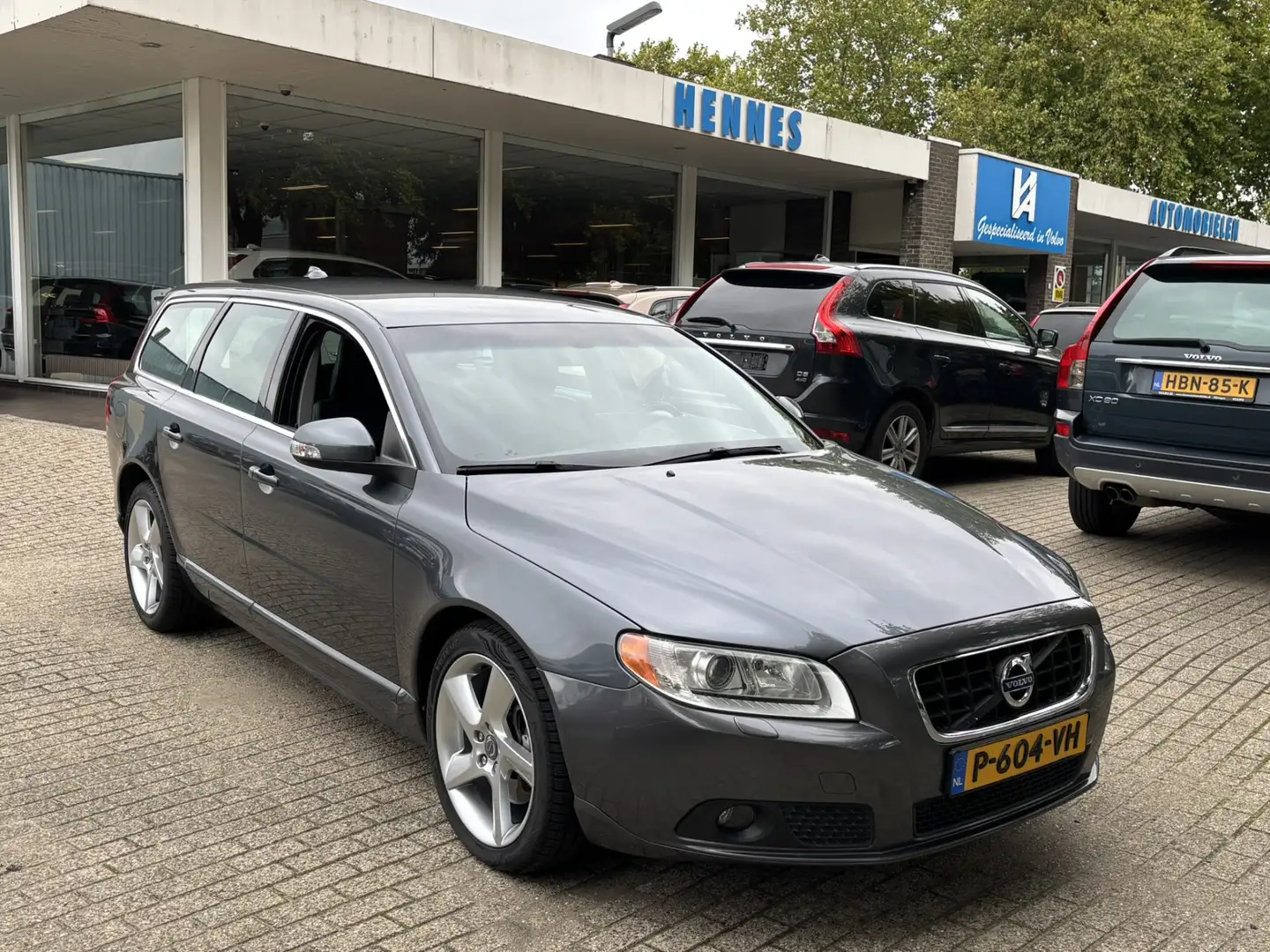Volvo V70 3.0 T6 AWD Model '10 Four-C Family BTW voordeel €1 Gris - 1