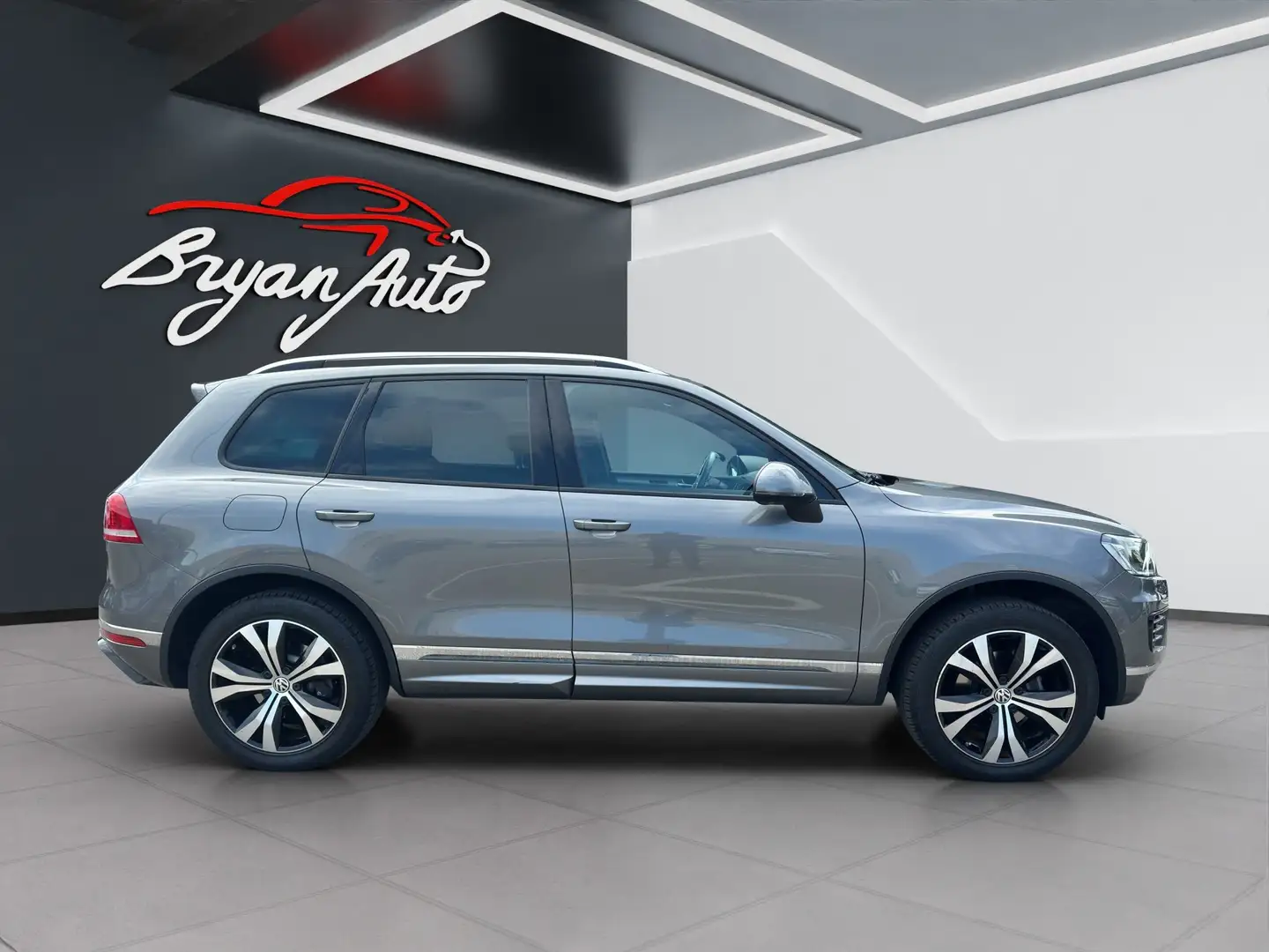 Volkswagen Touareg 3.0 V6 tdi 204cv tiptronic R-LINE - 1