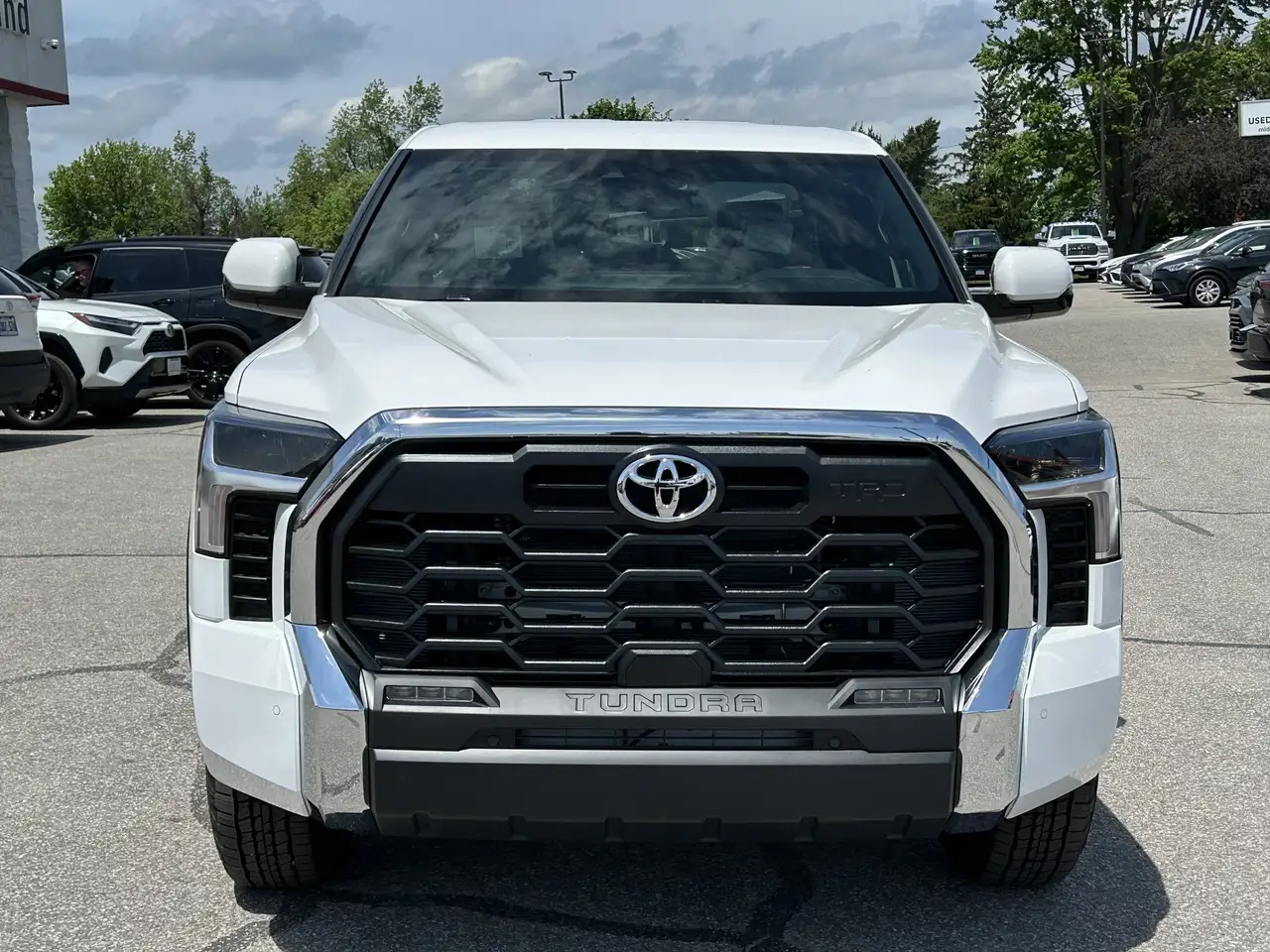 Toyota Tundra снимка Toyota Tundra