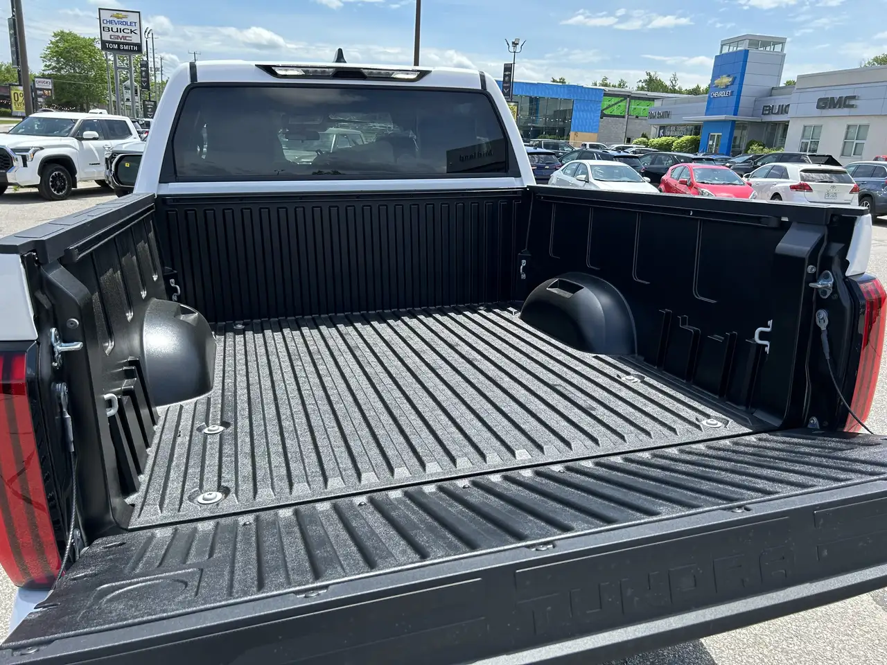 Toyota Tundra снимка Toyota Tundra