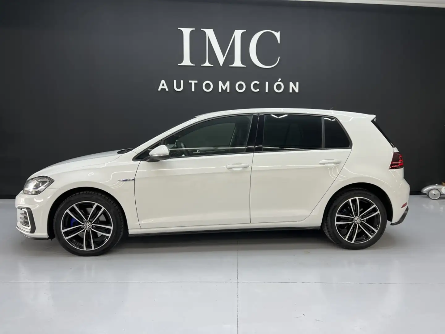 Volkswagen Golf GTE 1.4 TSI Wit - 2