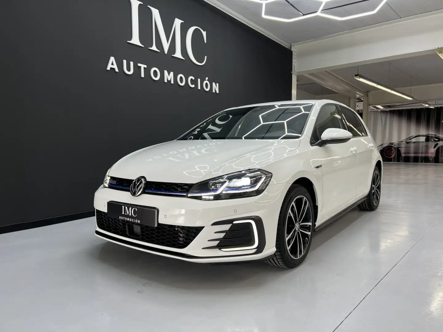 Volkswagen Golf GTE 1.4 TSI Wit - 1