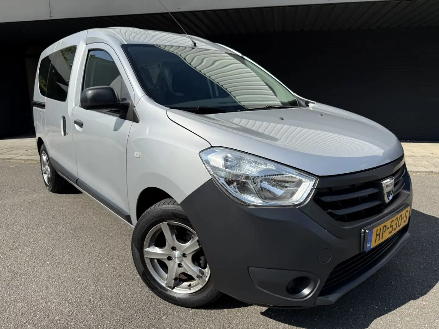 Dacia Dokker 1.2 TCe Ambiance Grijs - 1