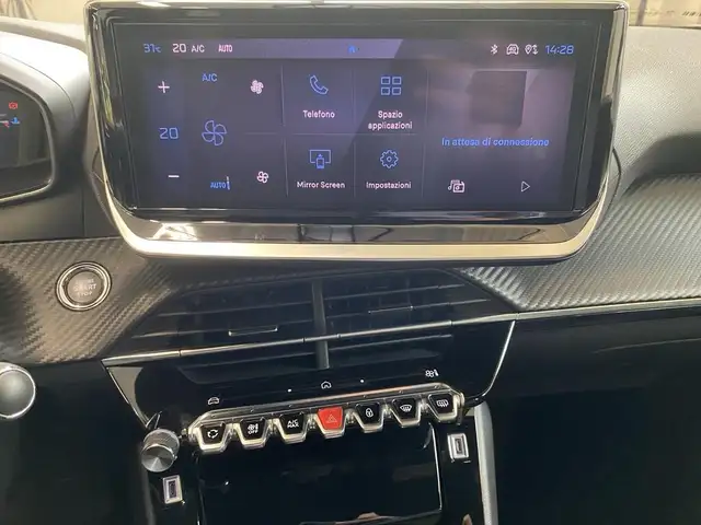 Peugeot 2008 view 10
