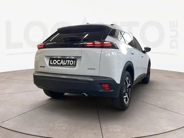 Peugeot 2008 view 4