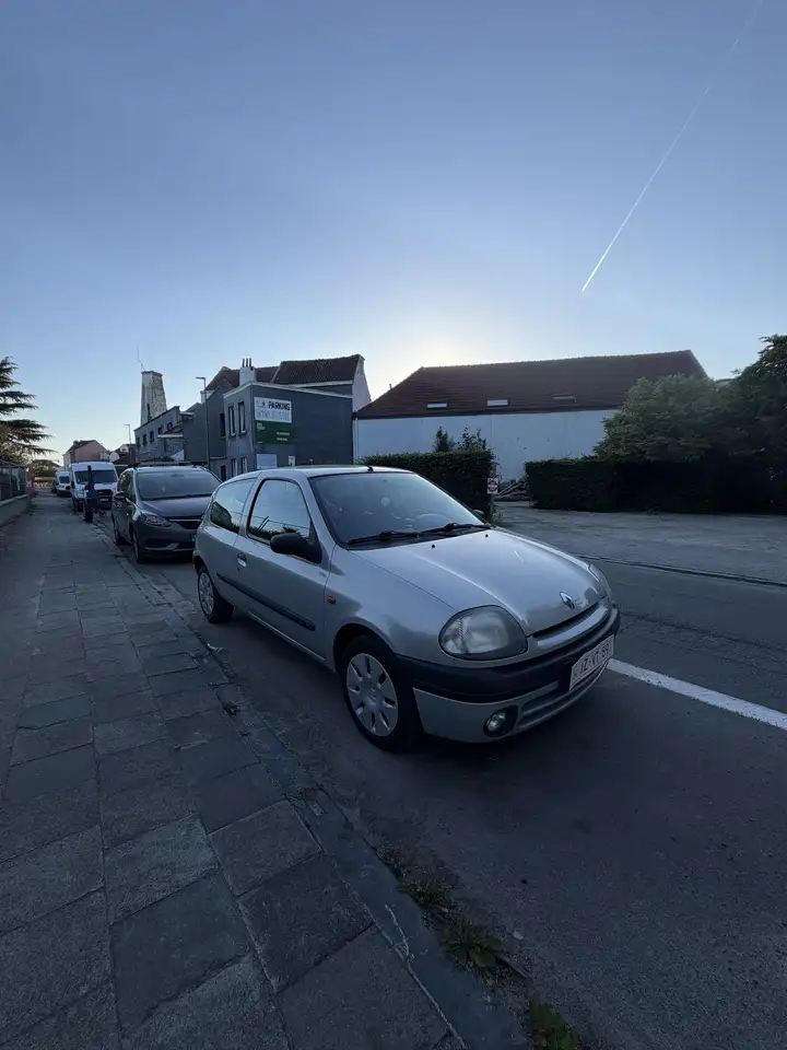 Renault Clio 1.2i RN, foto 1