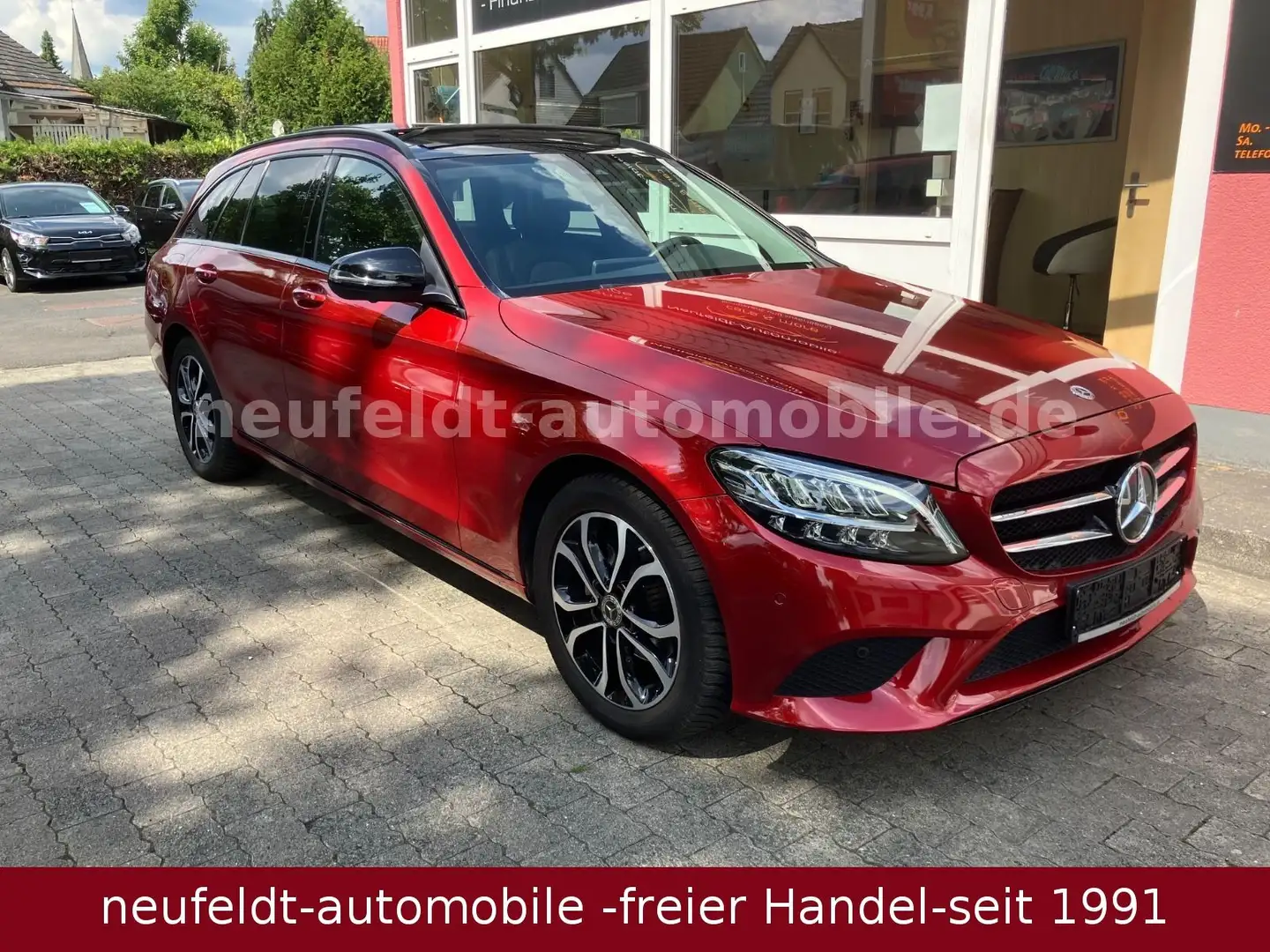 Mercedes-Benz C 180 T CGI Avantgarde PANO AHK LED Night 360Grd Rouge - 2