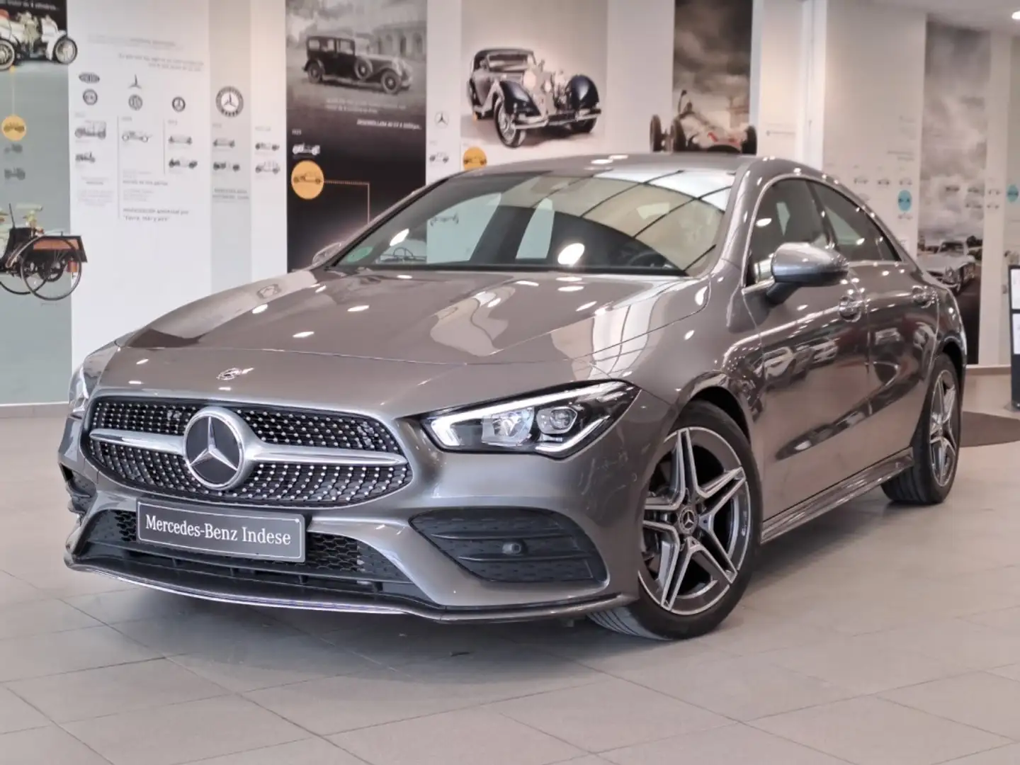 Mercedes-Benz CLA 180 7G-DCT Grau - 1