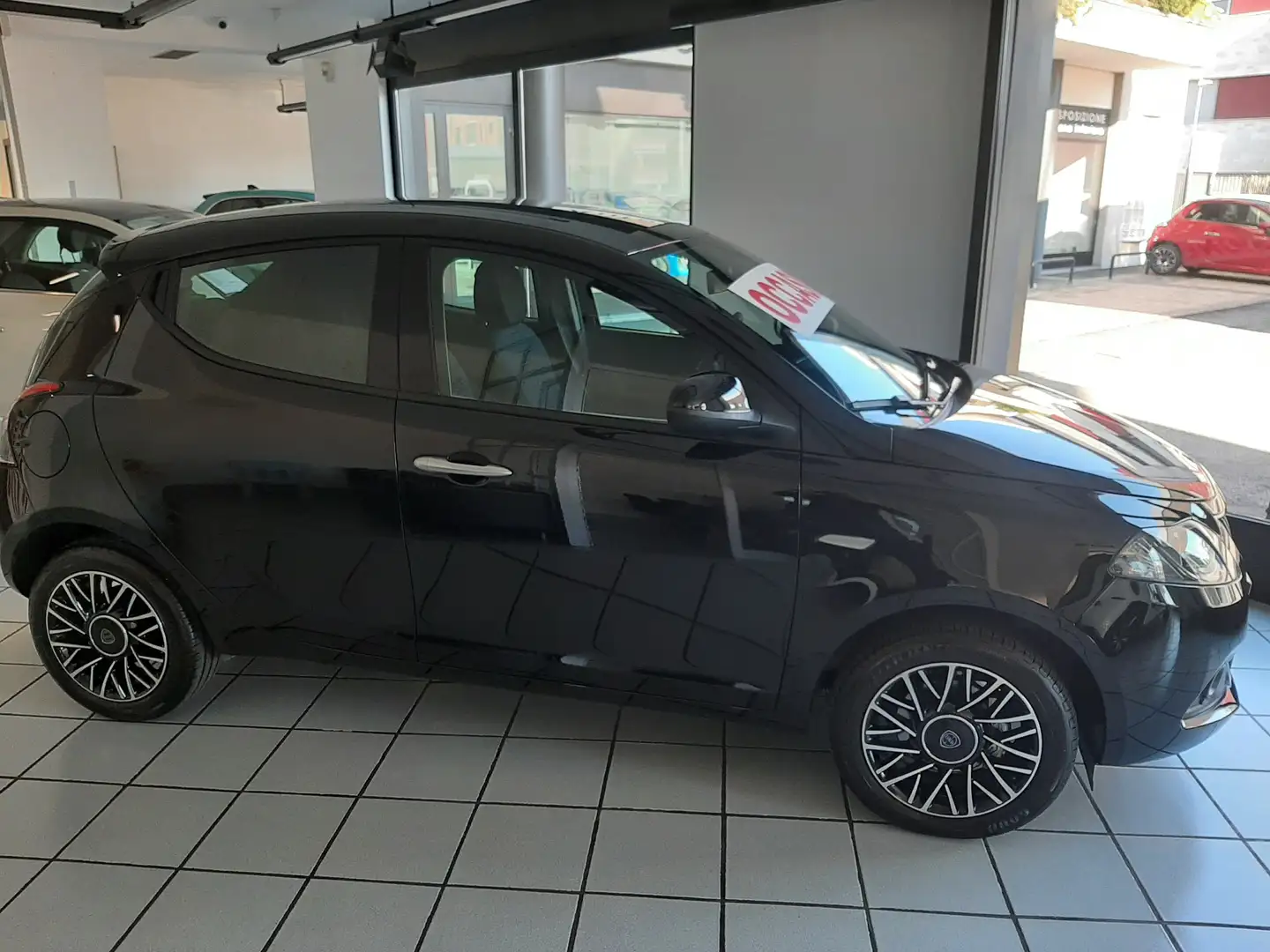 Lancia Ypsilon 1.0 PLATINO 70CV HYBRID Nessun Vincolo vari colori Nero - 2
