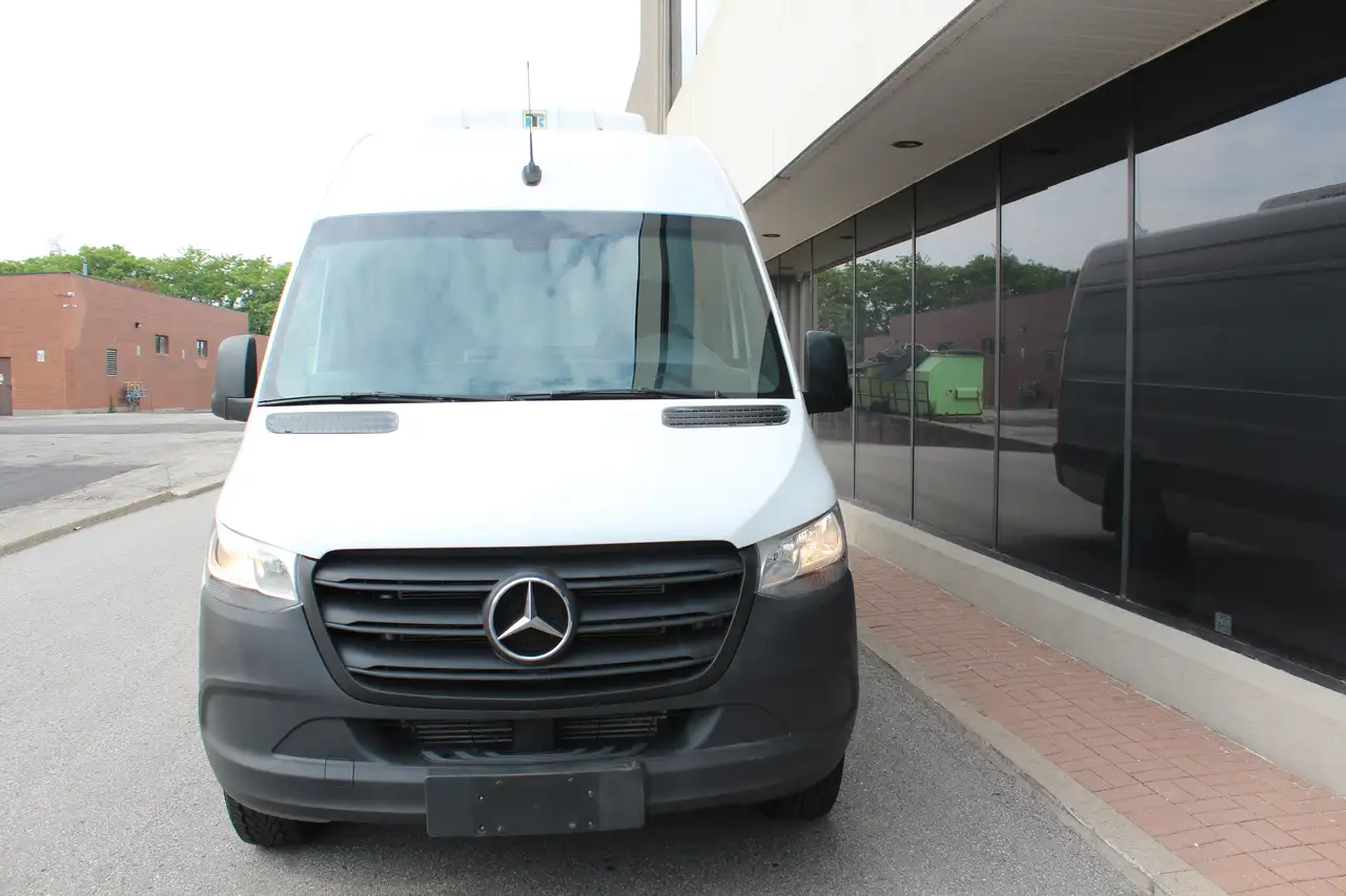 Mercedes-Benz Sprinter снимка Mercedes-Benz Sprinter
