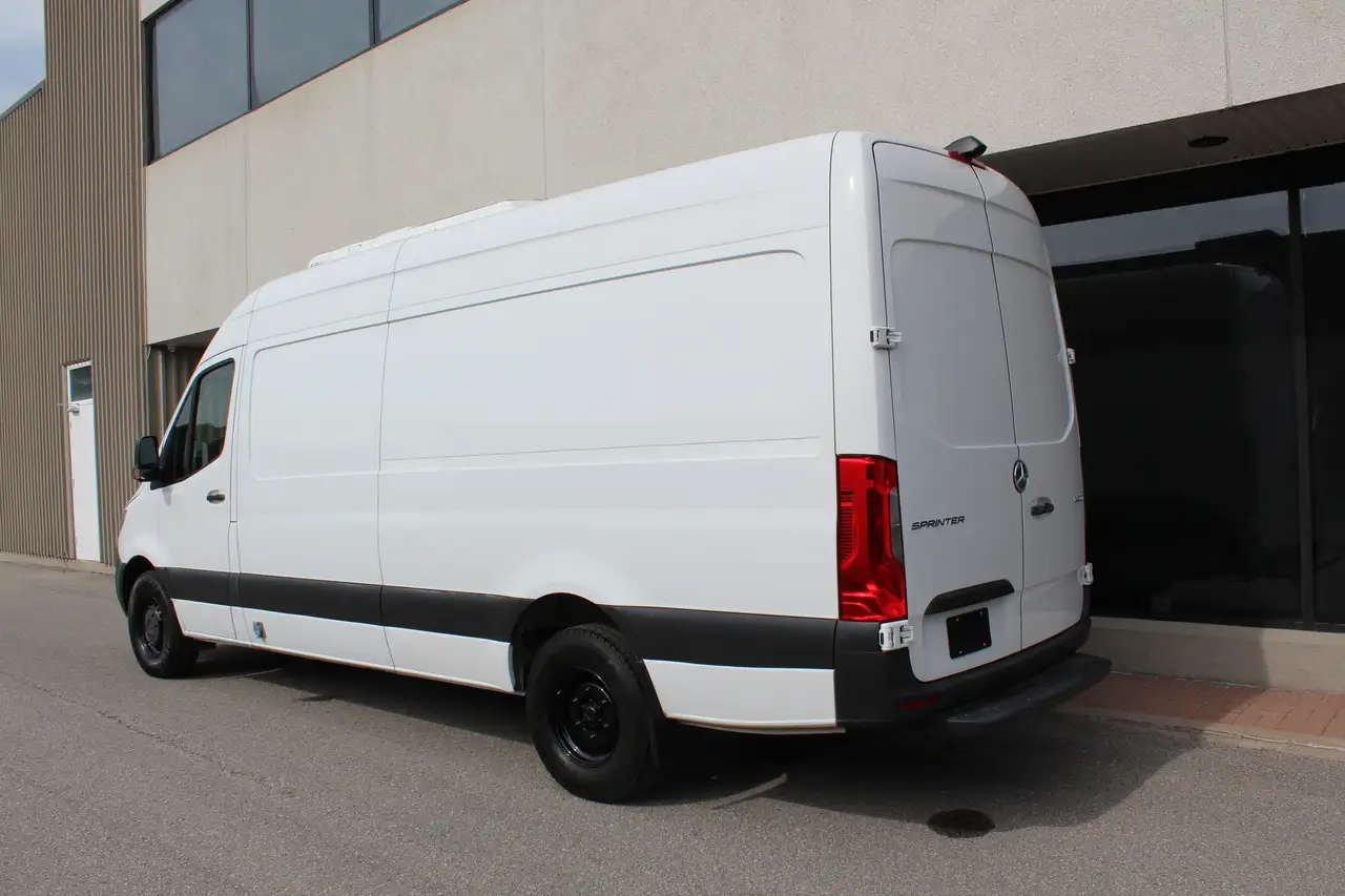Mercedes-Benz Sprinter снимка Mercedes-Benz Sprinter